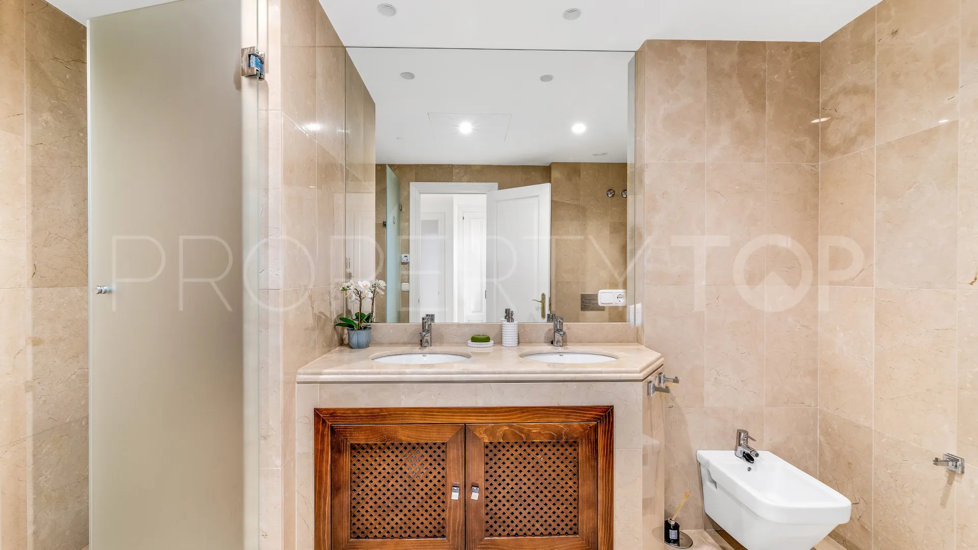 Nueva Andalucia 7 bedrooms villa for sale