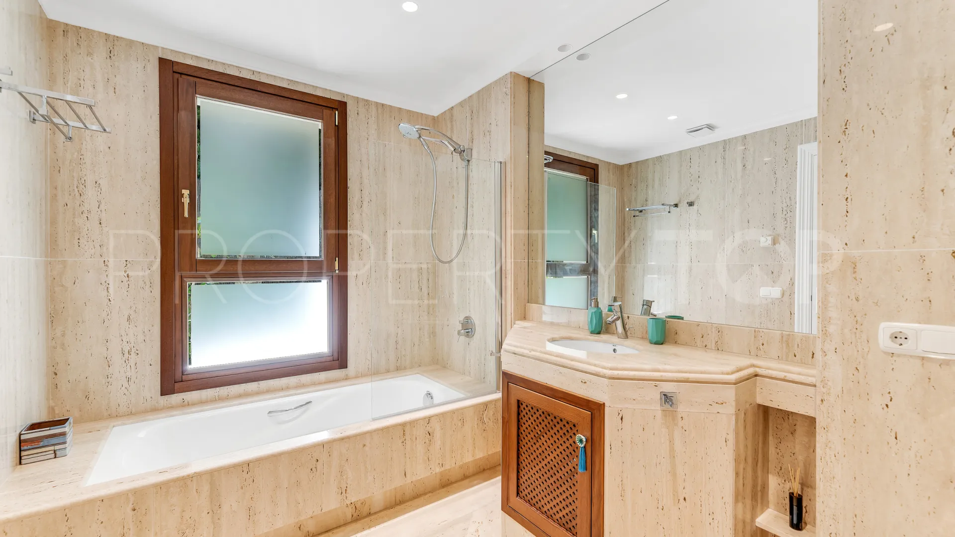 Nueva Andalucia 7 bedrooms villa for sale