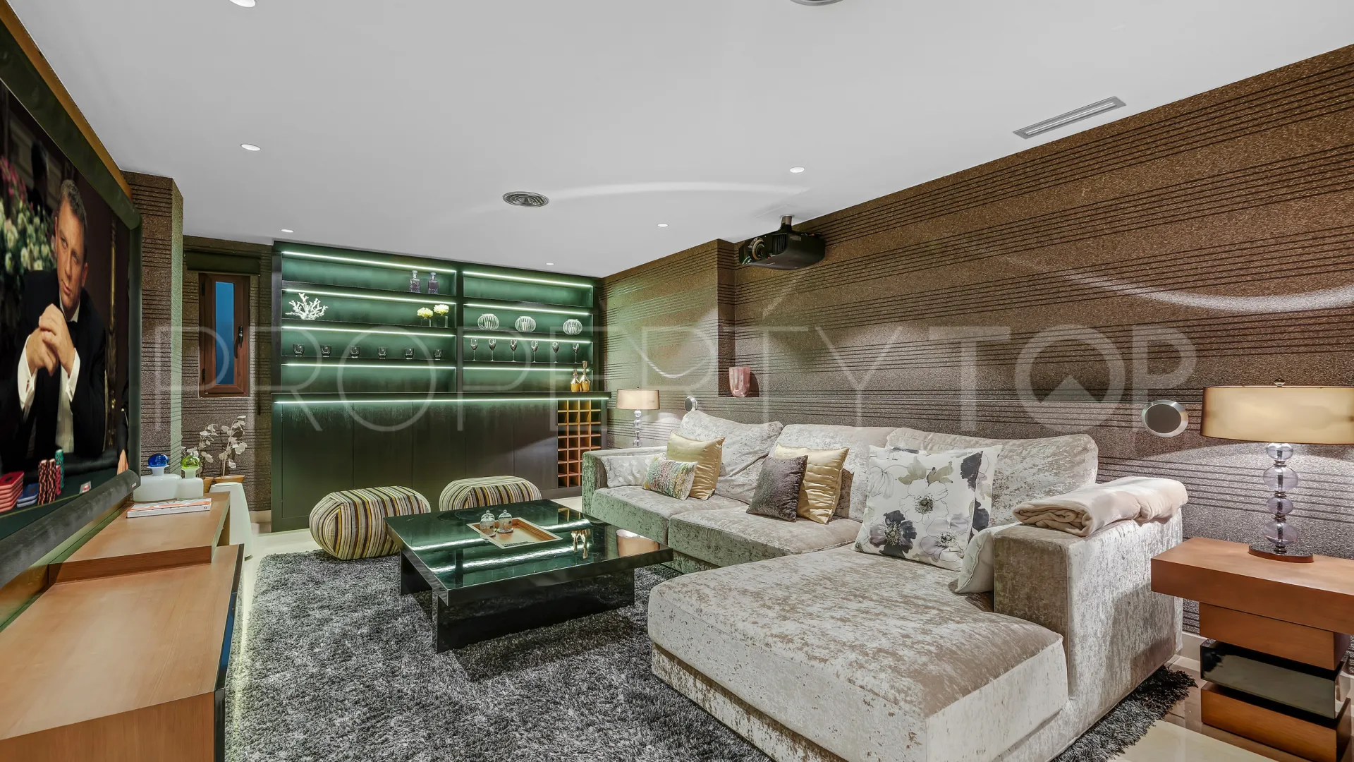 Nueva Andalucia 7 bedrooms villa for sale