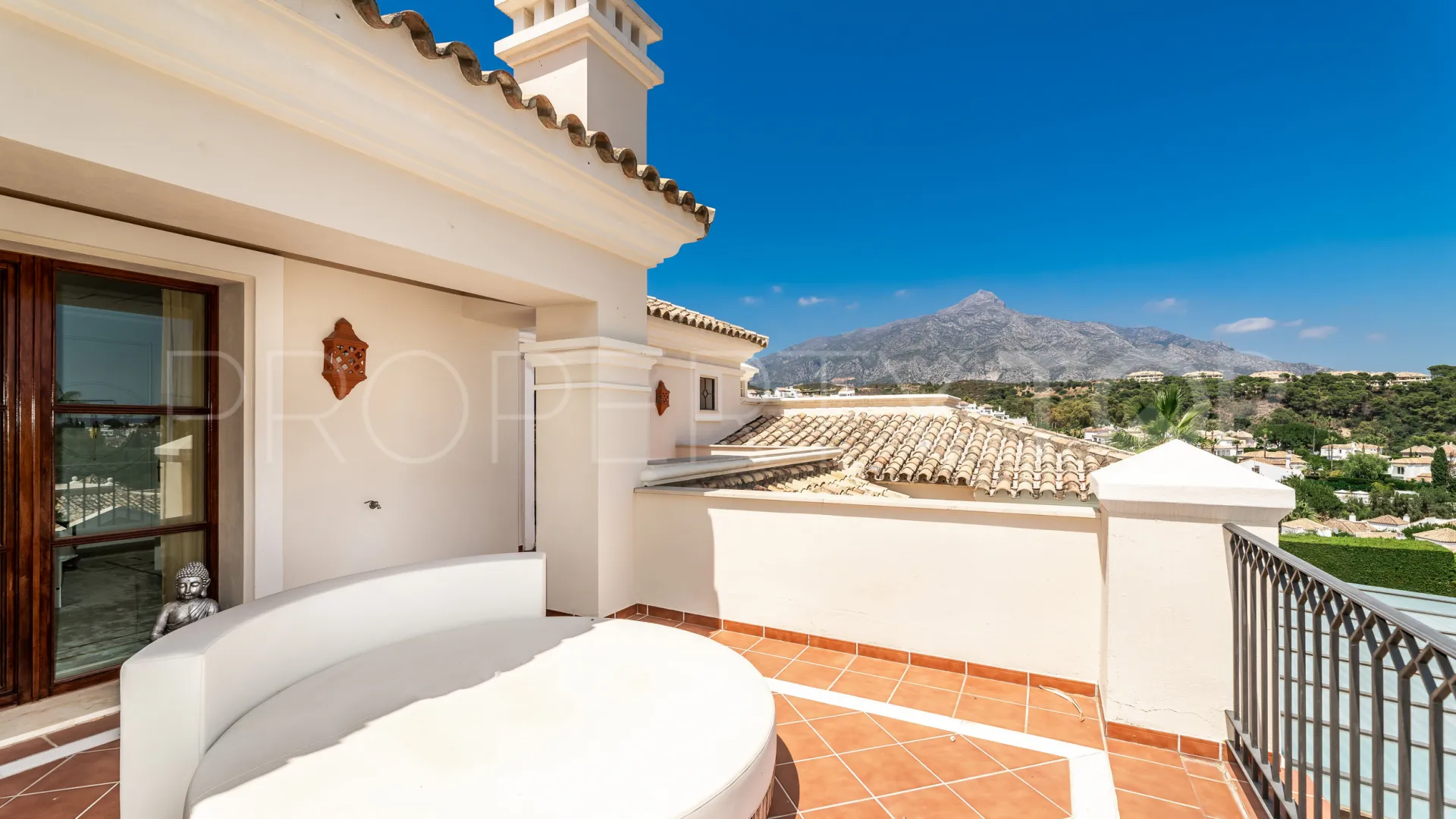Nueva Andalucia 7 bedrooms villa for sale