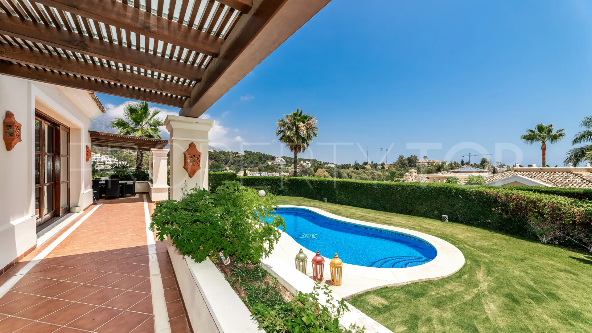 Nueva Andalucia 7 bedrooms villa for sale