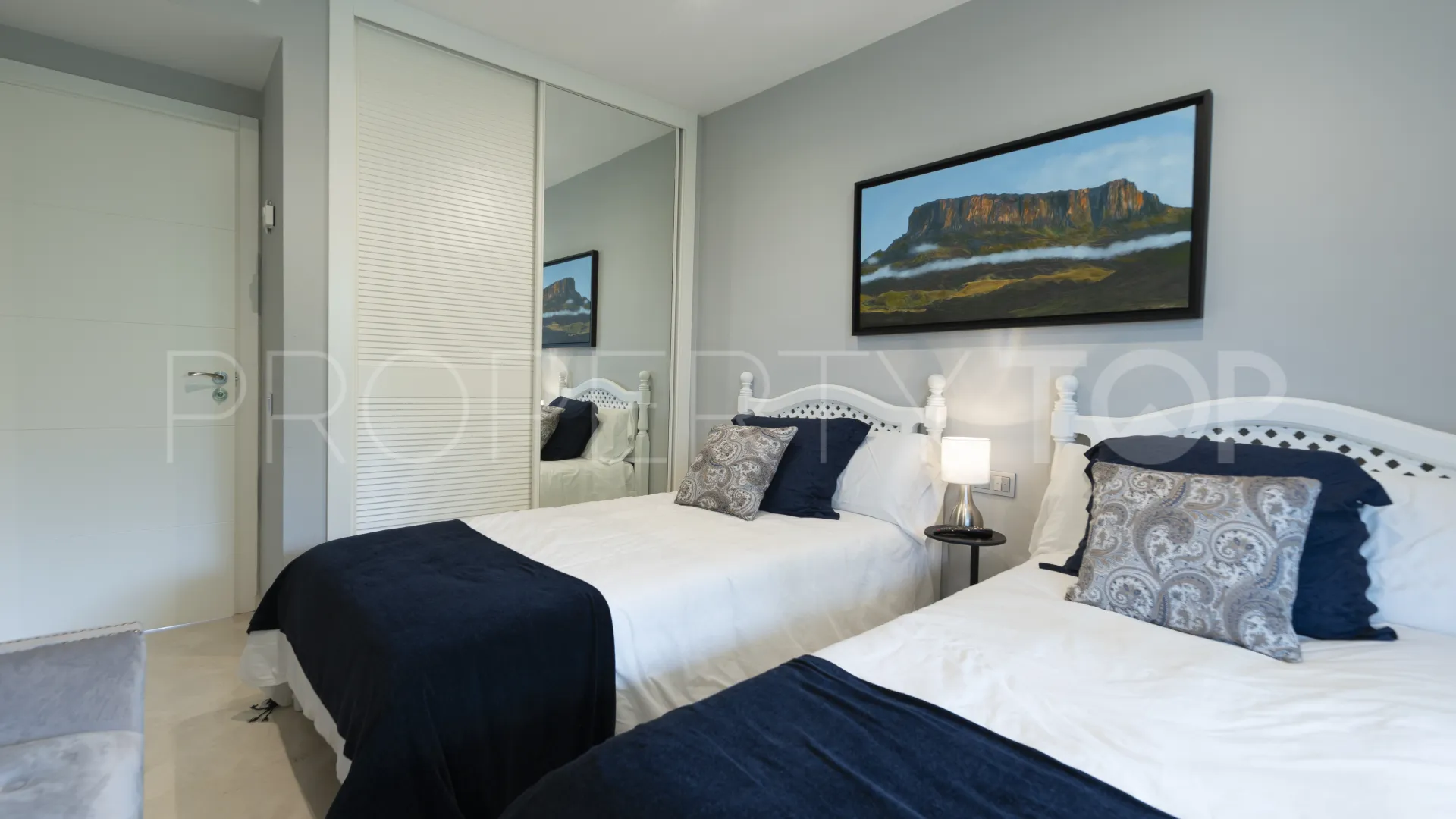 For sale apartment with 4 bedrooms in Los Granados Playa