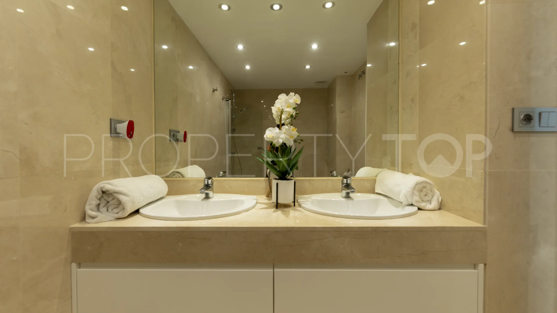 For sale apartment with 4 bedrooms in Los Granados Playa