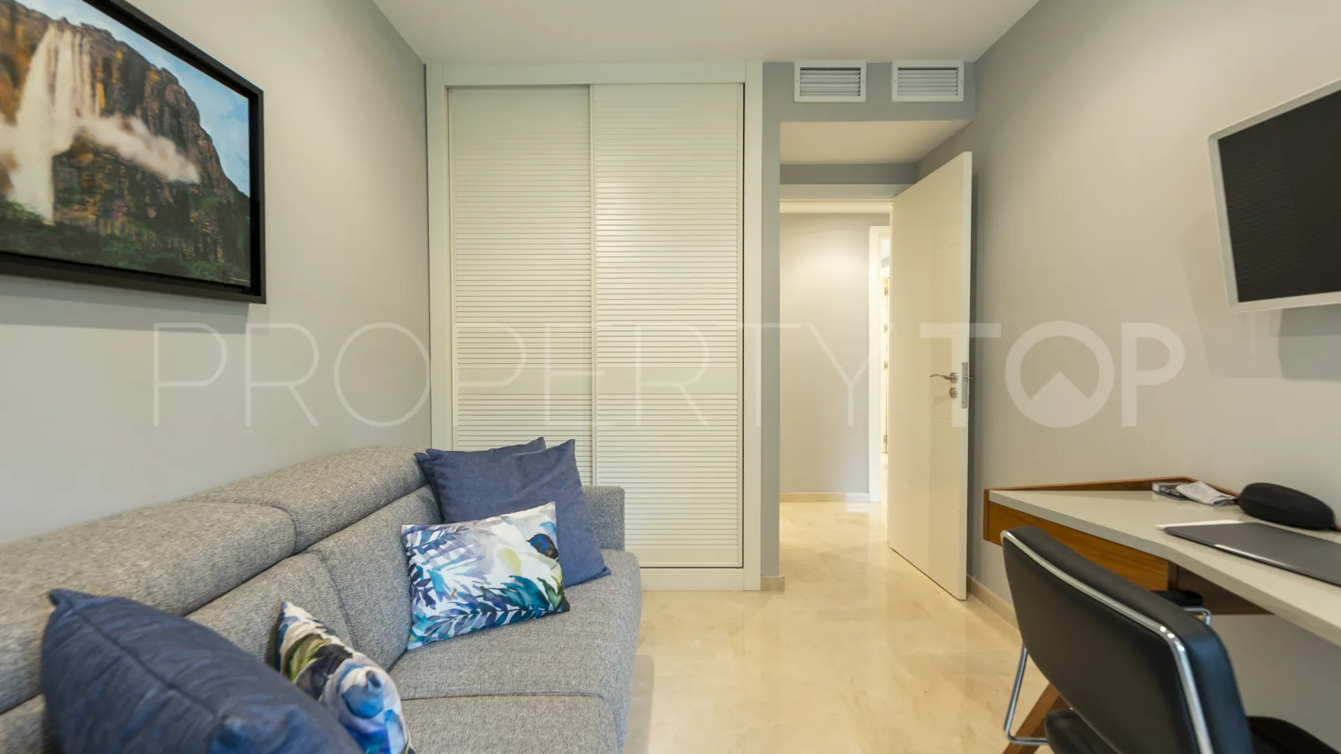For sale apartment with 4 bedrooms in Los Granados Playa