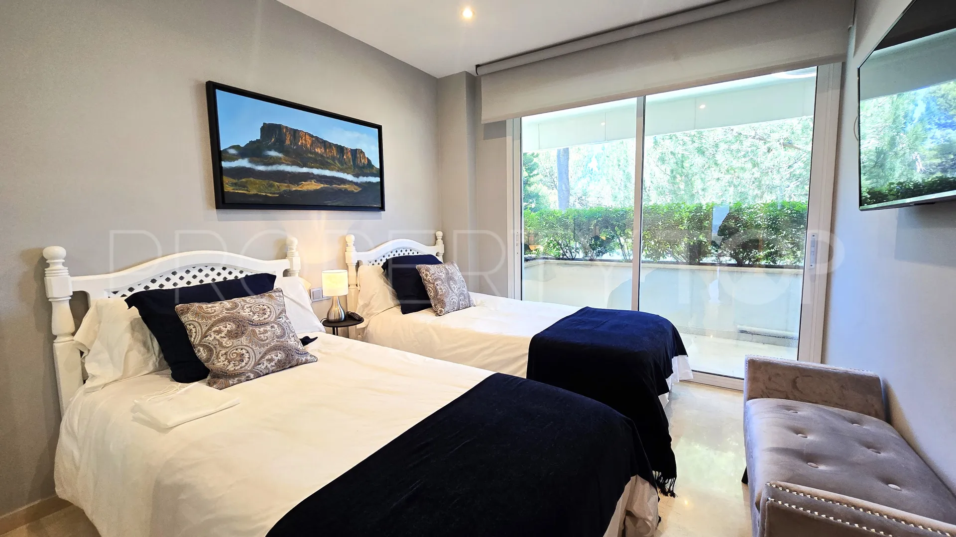 For sale apartment with 4 bedrooms in Los Granados Playa