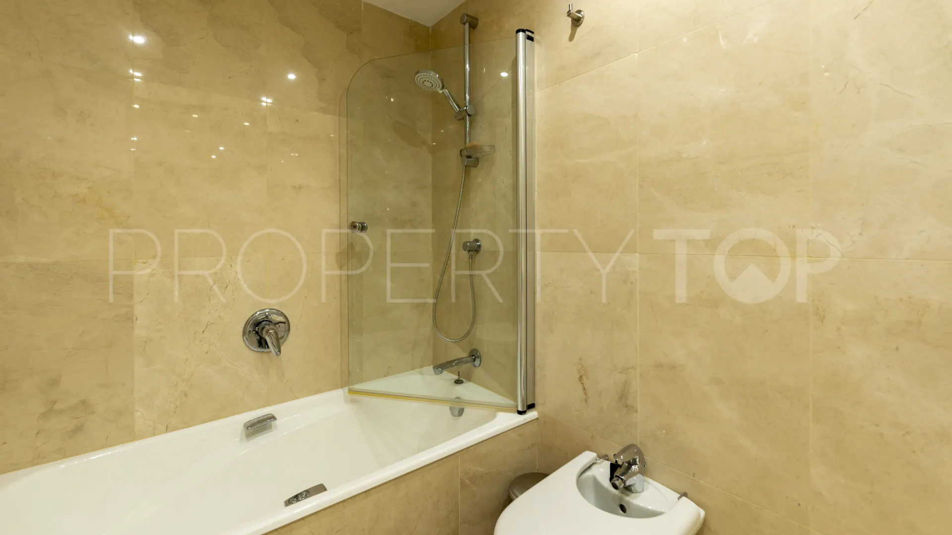 For sale apartment with 4 bedrooms in Los Granados Playa