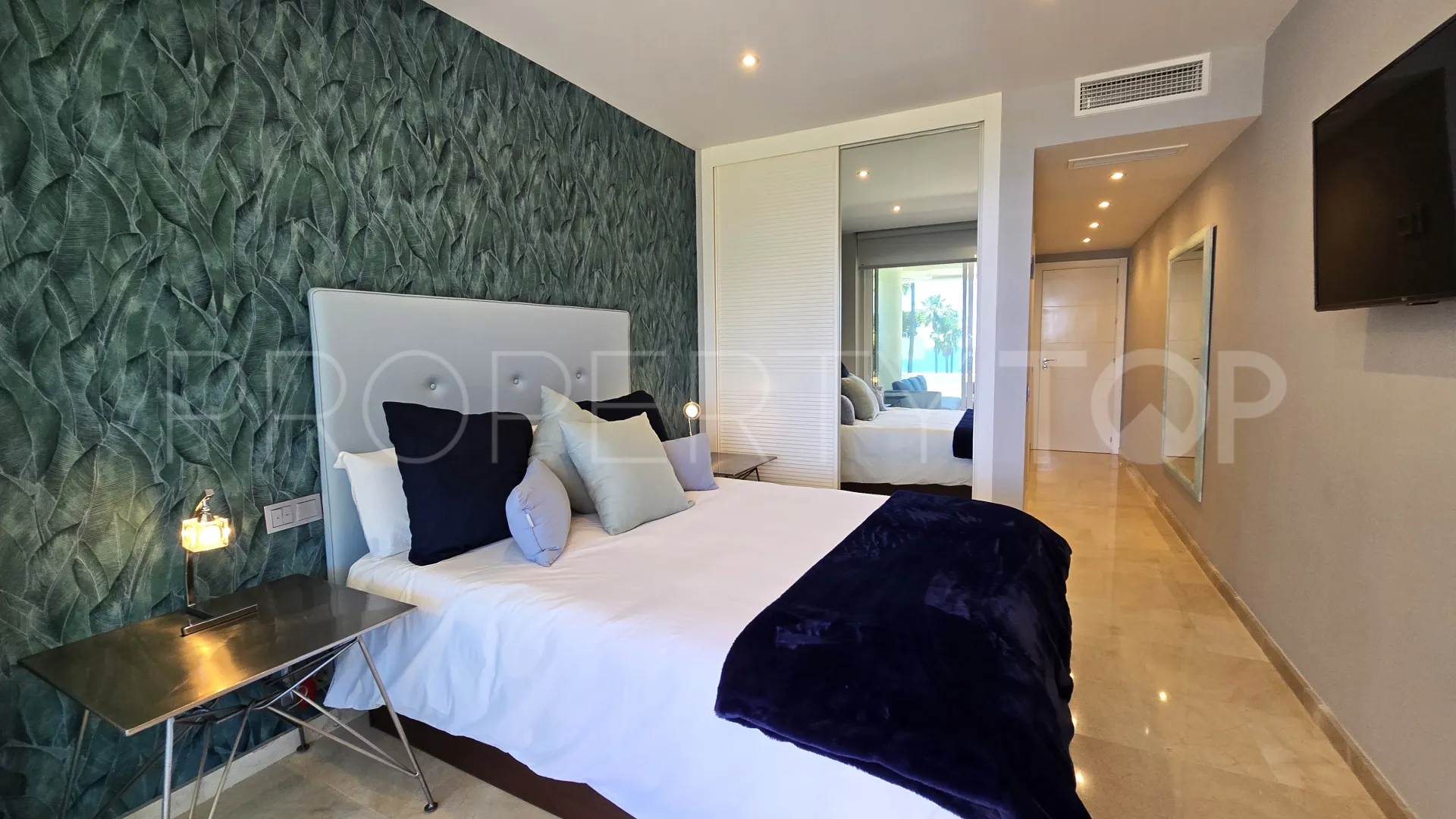 For sale apartment with 4 bedrooms in Los Granados Playa
