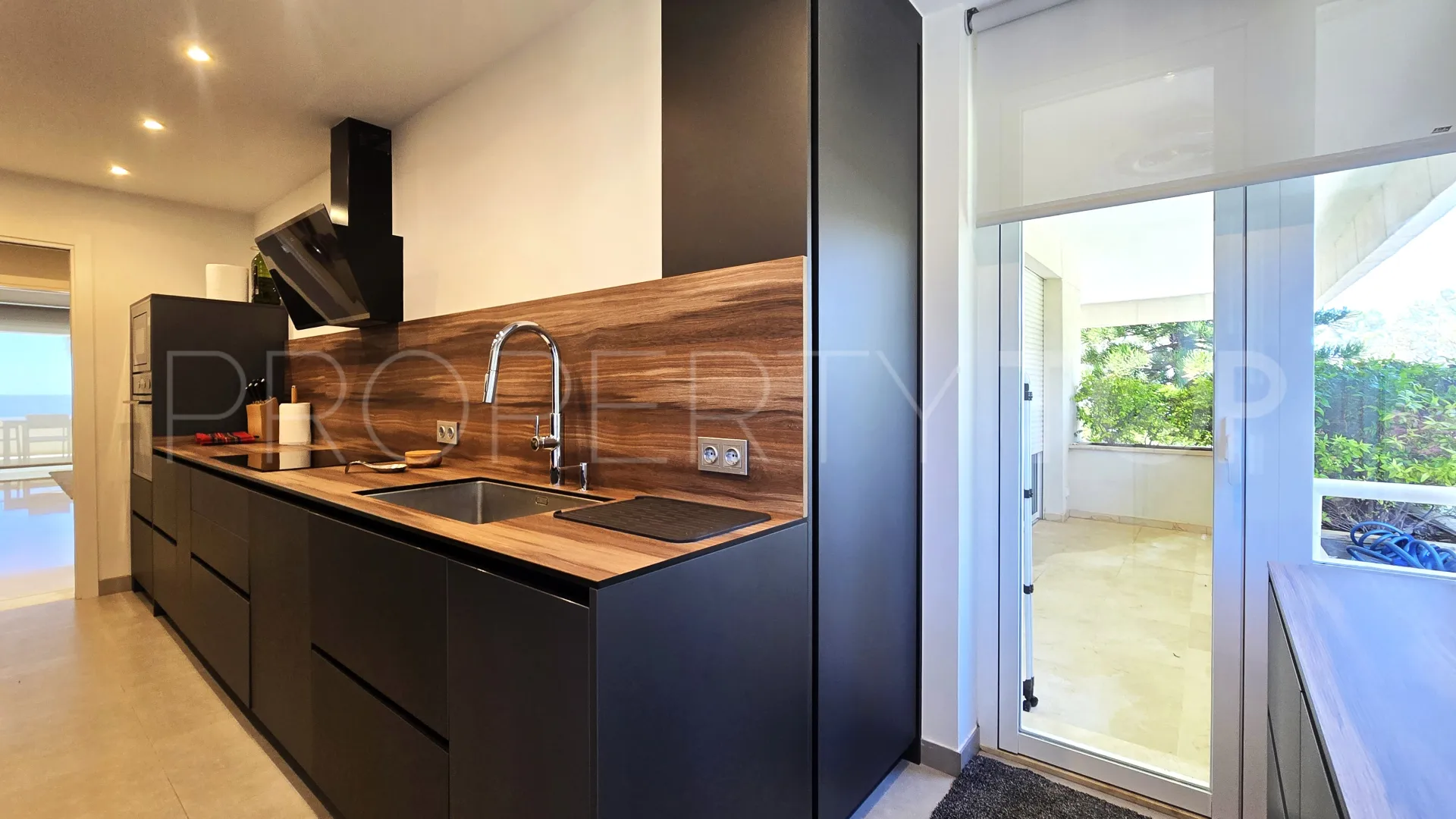 For sale apartment with 4 bedrooms in Los Granados Playa