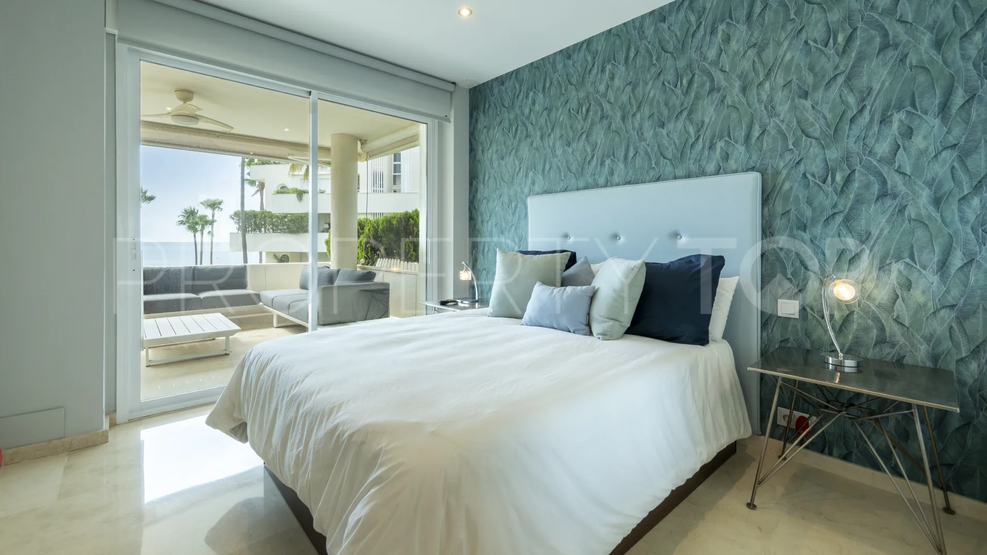 For sale apartment with 4 bedrooms in Los Granados Playa