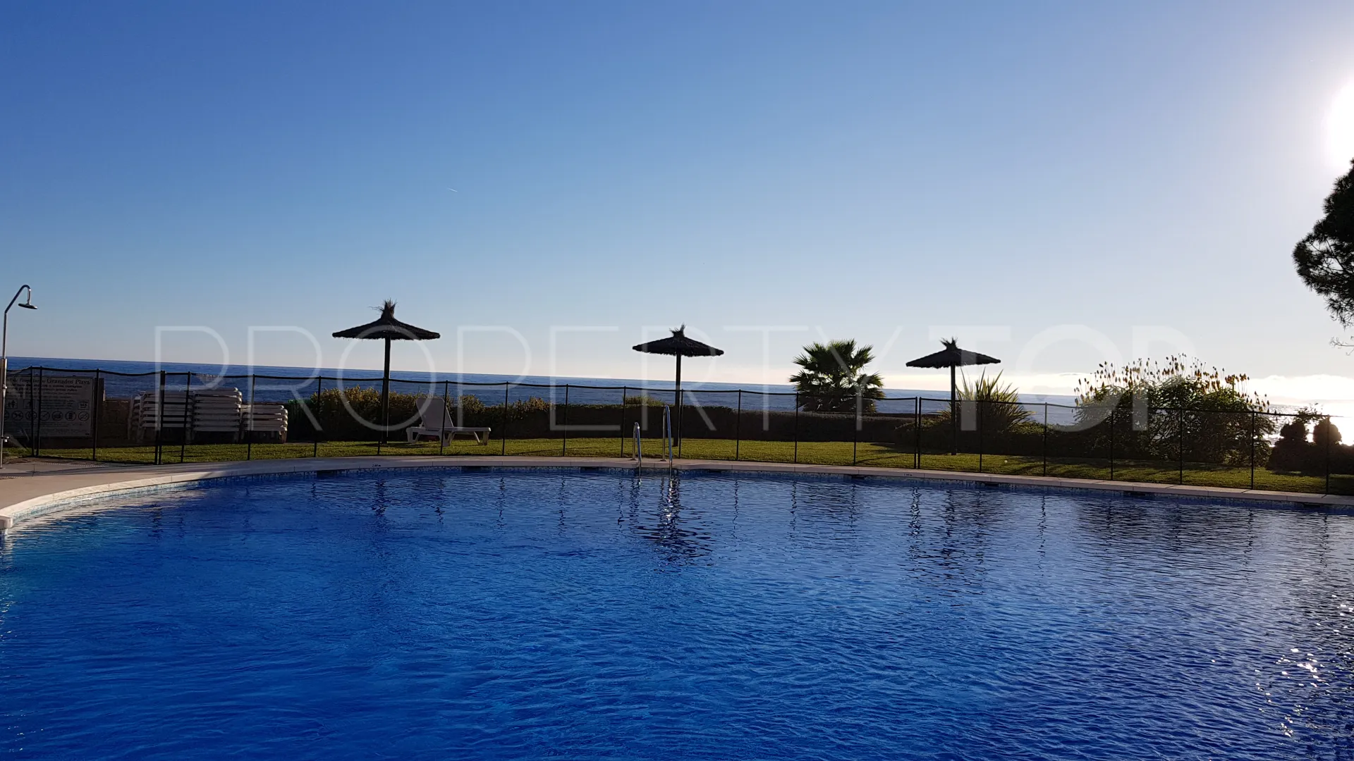 For sale apartment with 4 bedrooms in Los Granados Playa
