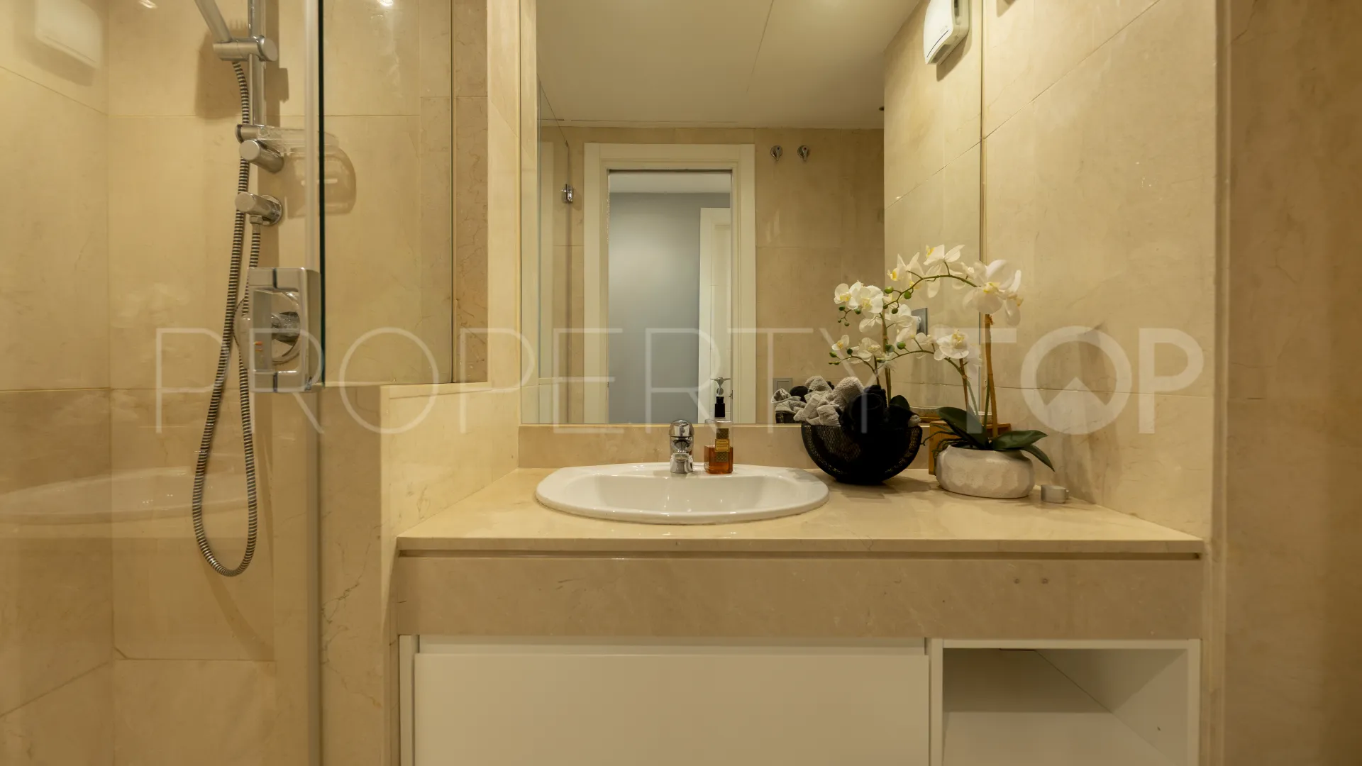 For sale apartment with 4 bedrooms in Los Granados Playa
