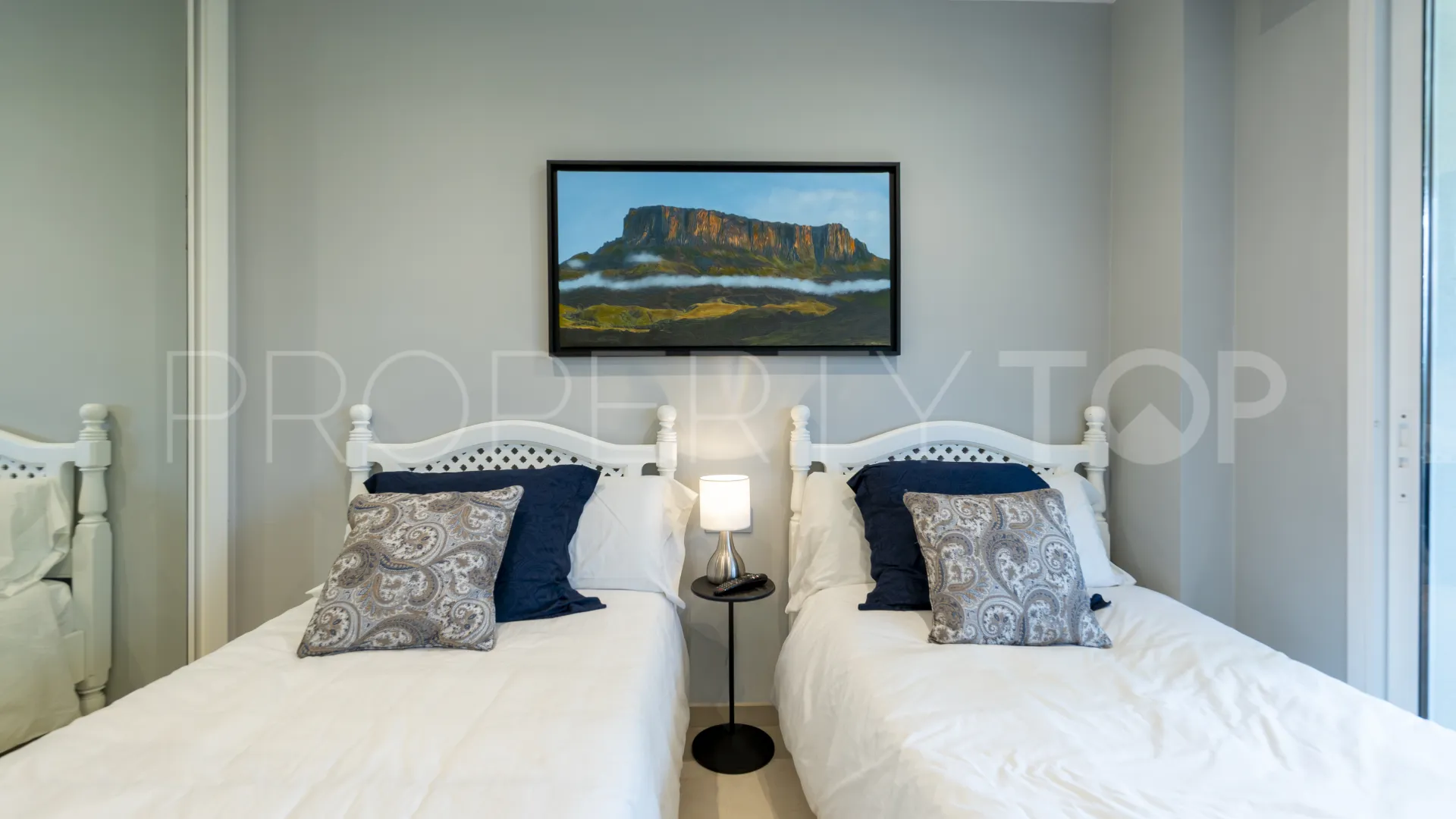 For sale apartment with 4 bedrooms in Los Granados Playa
