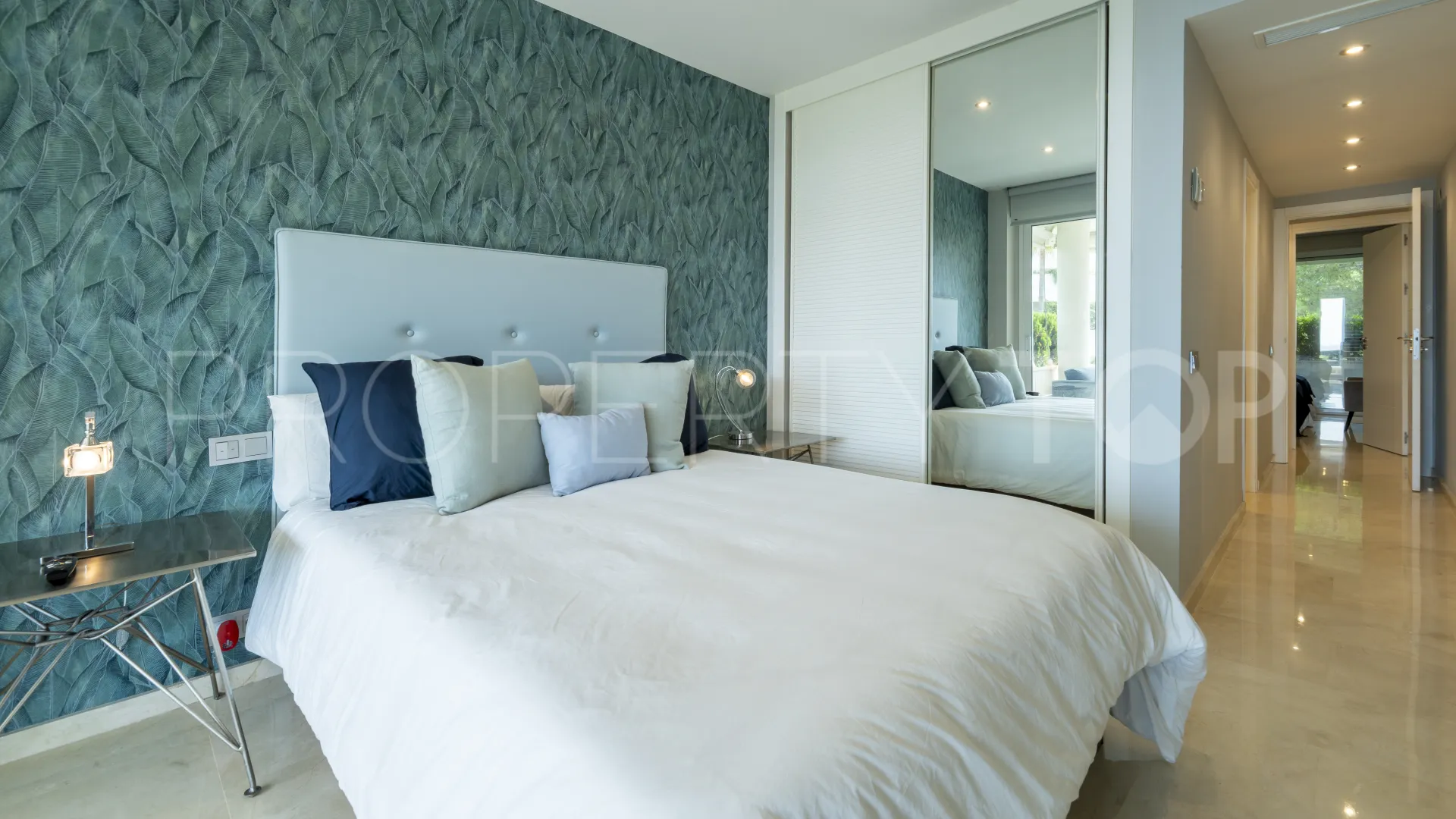 For sale apartment with 4 bedrooms in Los Granados Playa