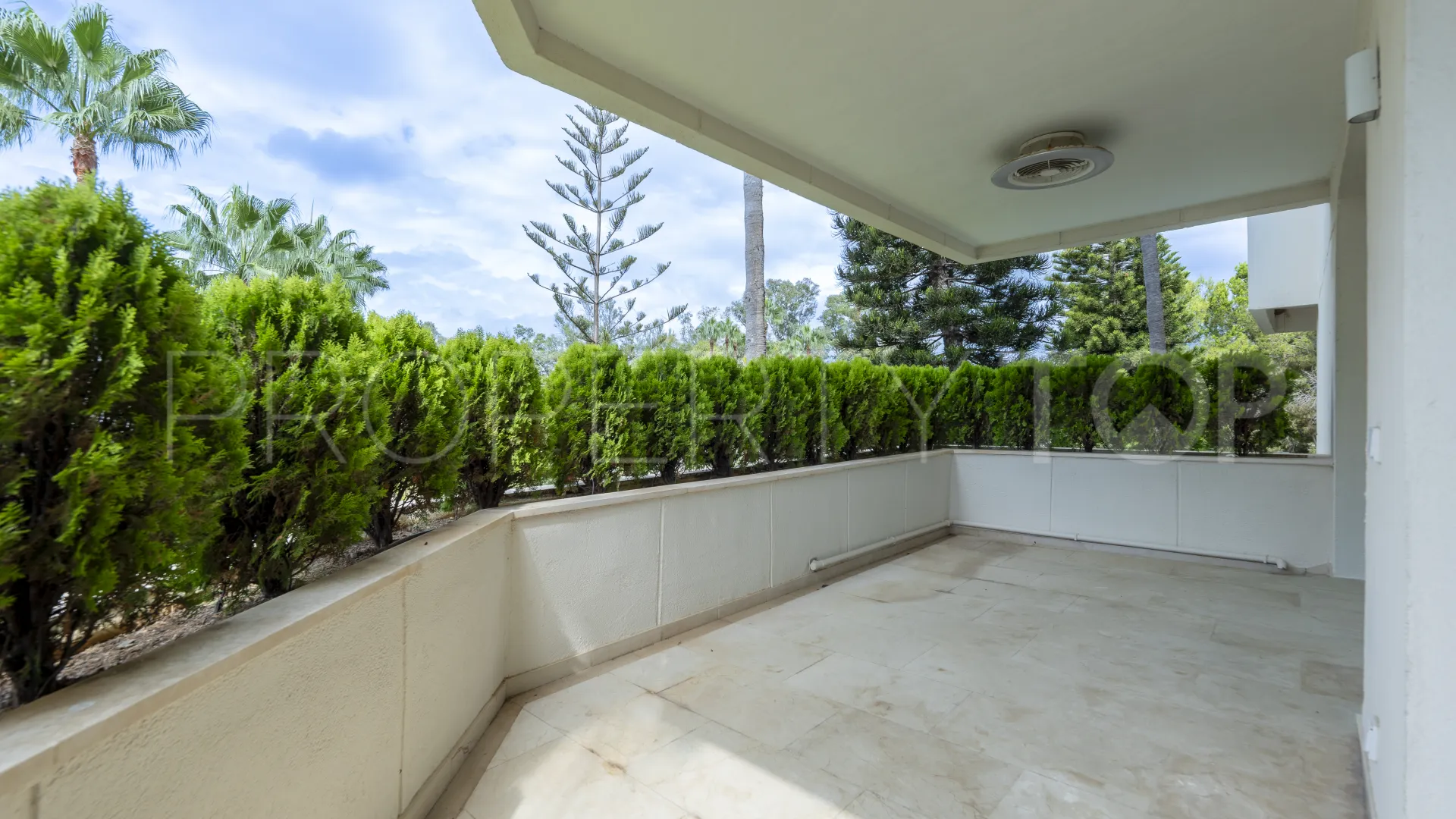 For sale apartment with 4 bedrooms in Los Granados Playa