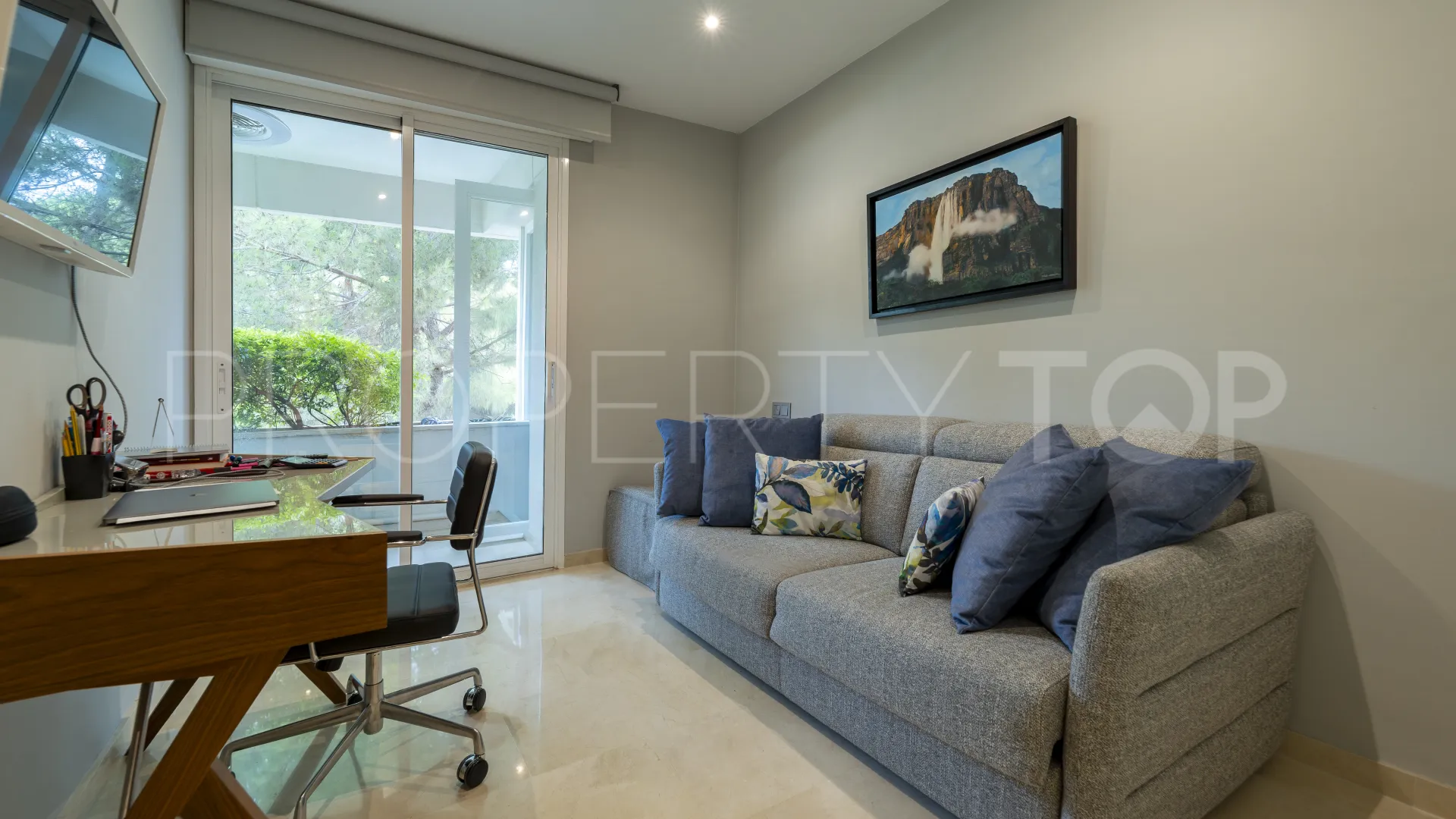 For sale apartment with 4 bedrooms in Los Granados Playa