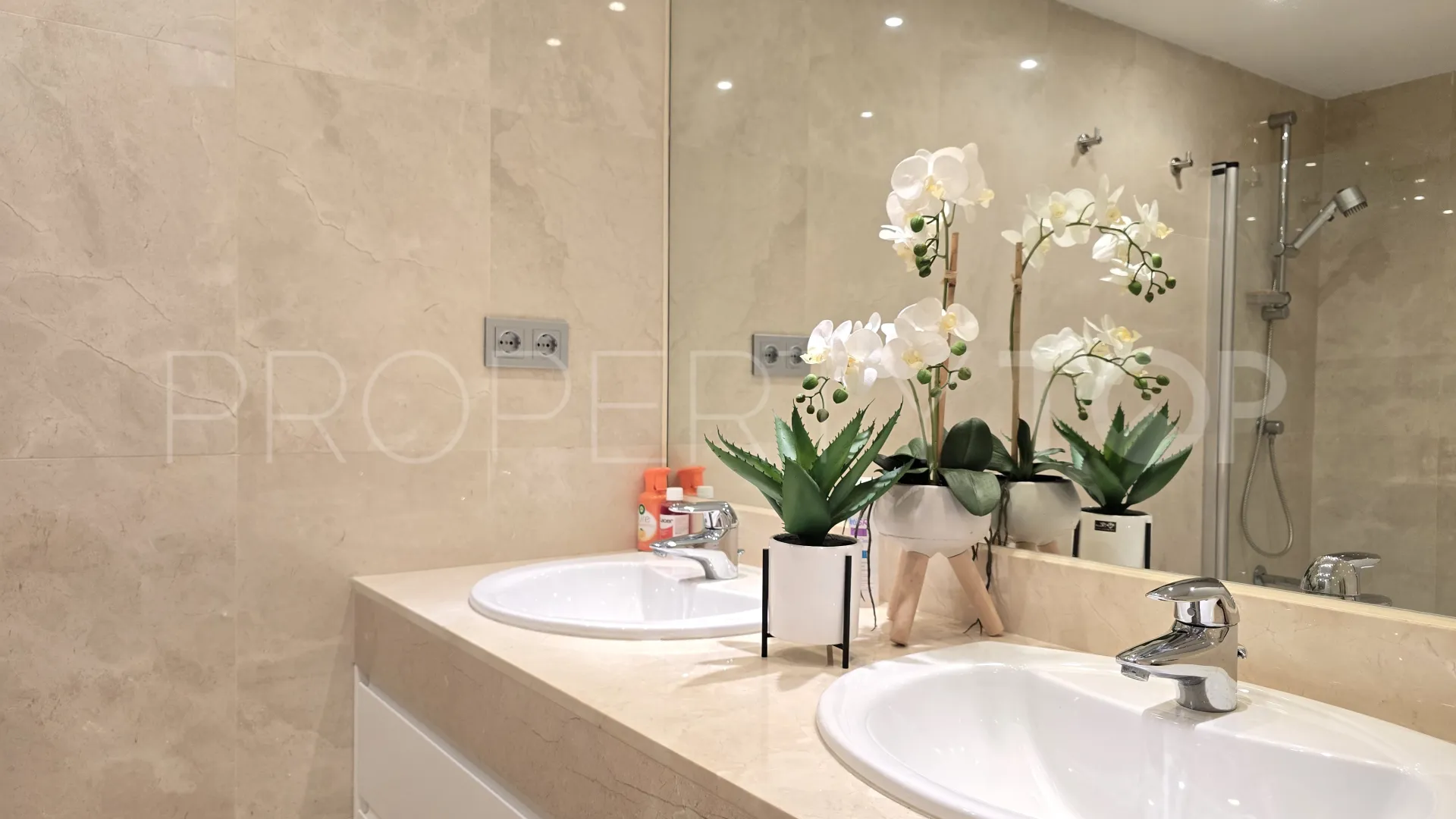 For sale apartment with 4 bedrooms in Los Granados Playa