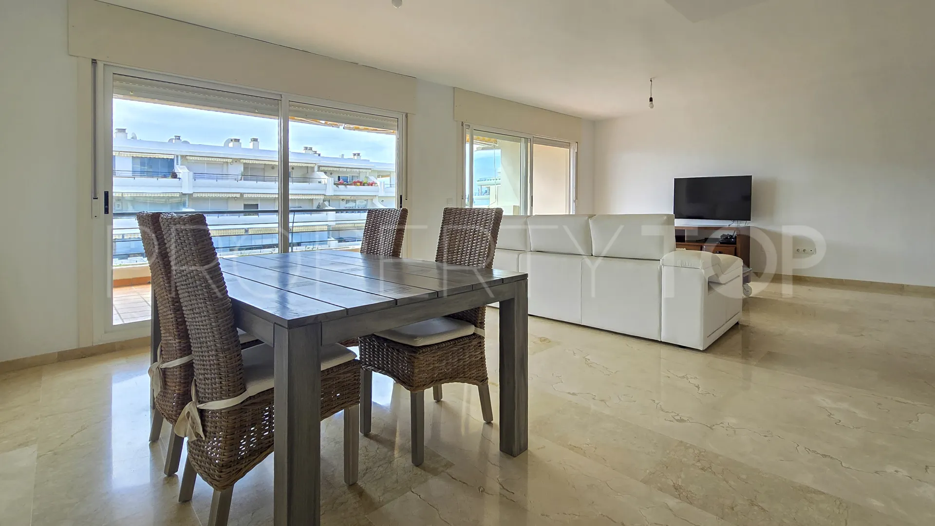 Atico duplex en venta en Guadalmina Alta con 3 dormitorios