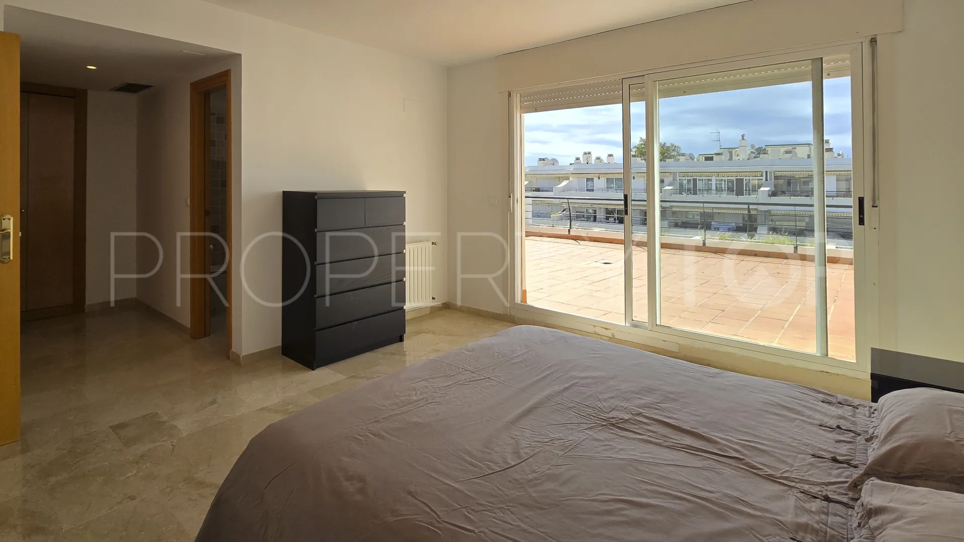 Atico duplex en venta en Guadalmina Alta con 3 dormitorios