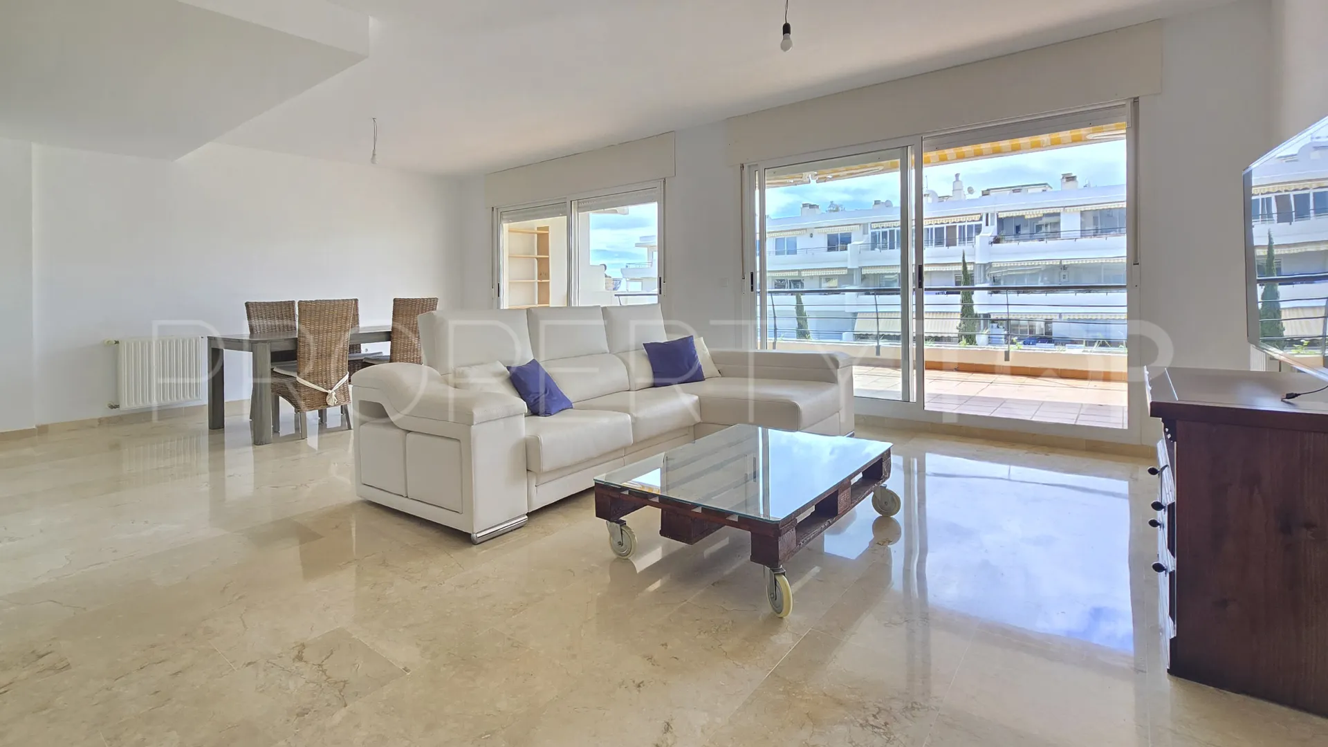 Atico duplex en venta en Guadalmina Alta con 3 dormitorios