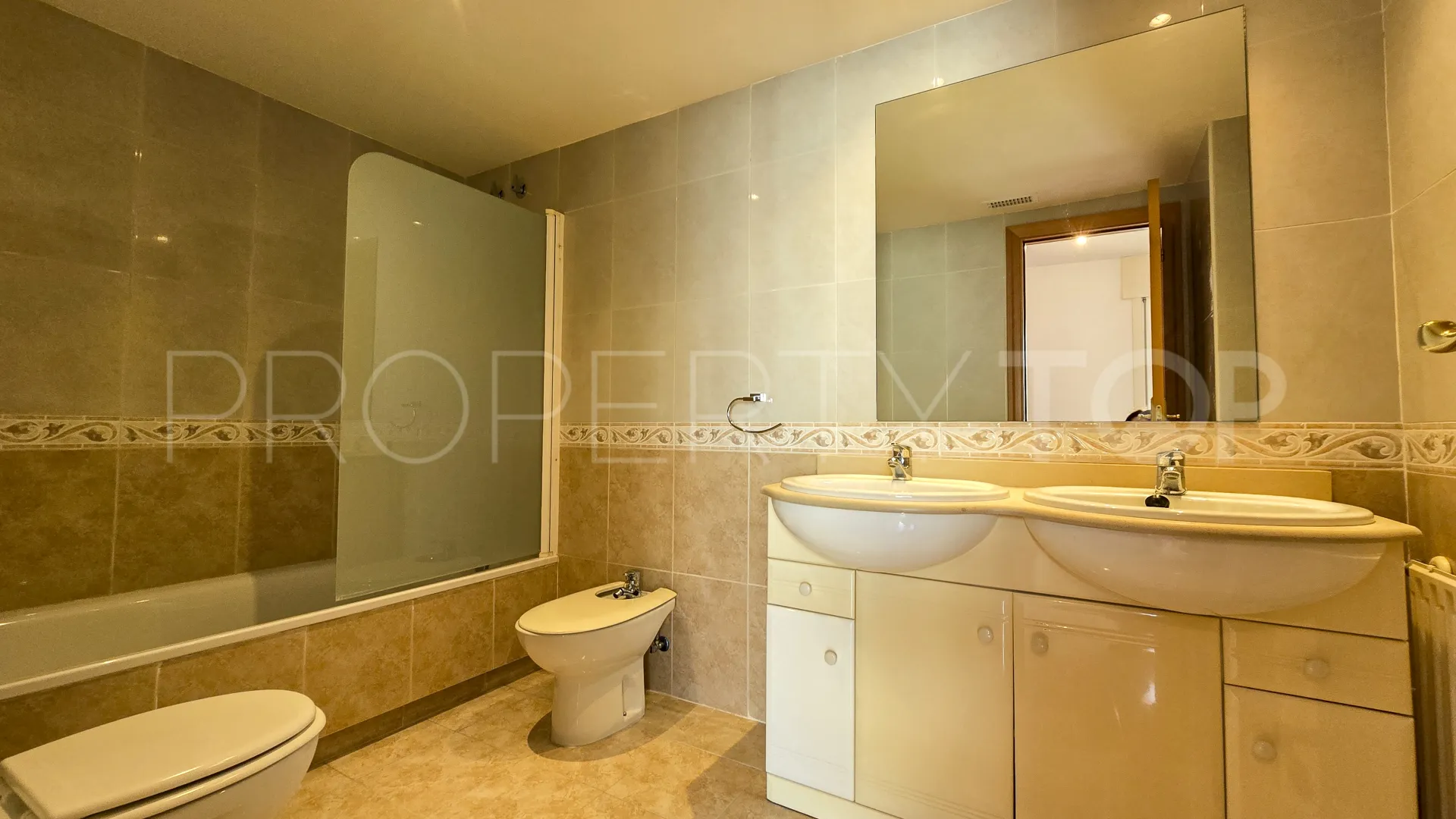 Atico duplex en venta en Guadalmina Alta con 3 dormitorios