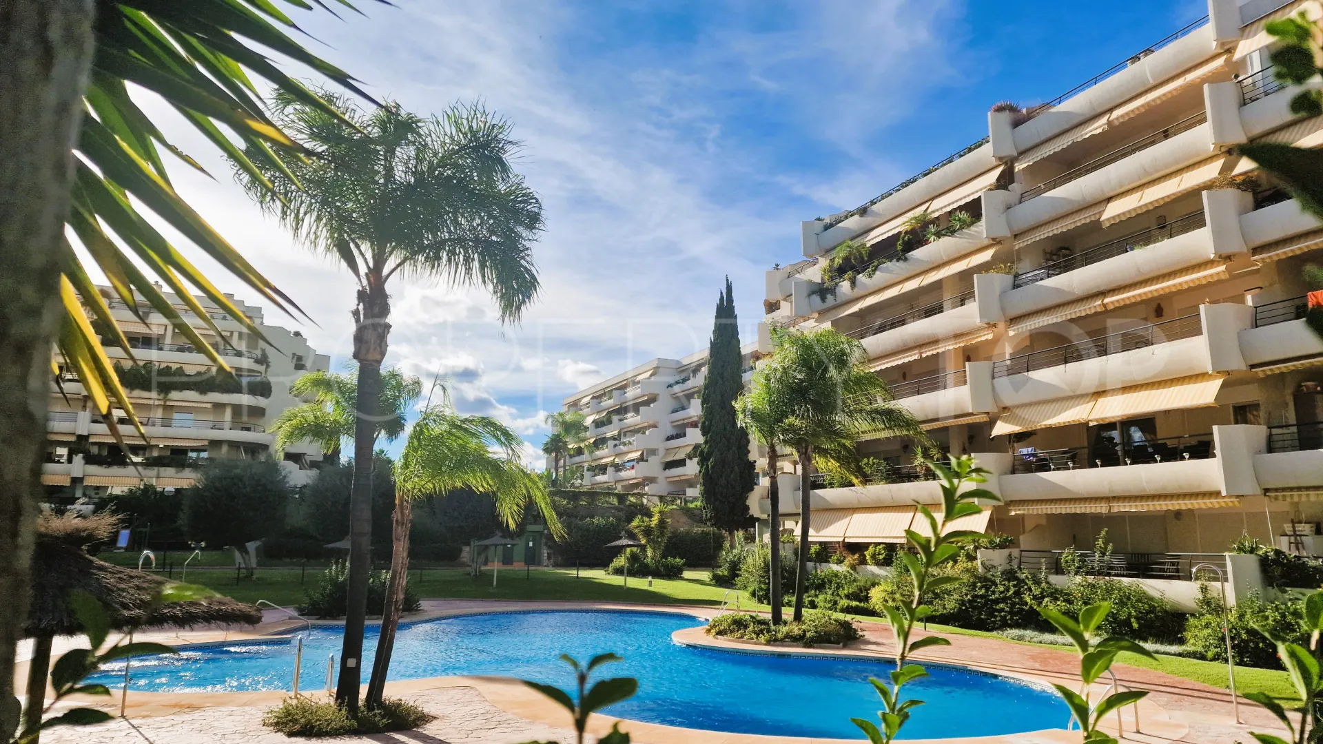 Atico duplex en venta en Guadalmina Alta con 3 dormitorios