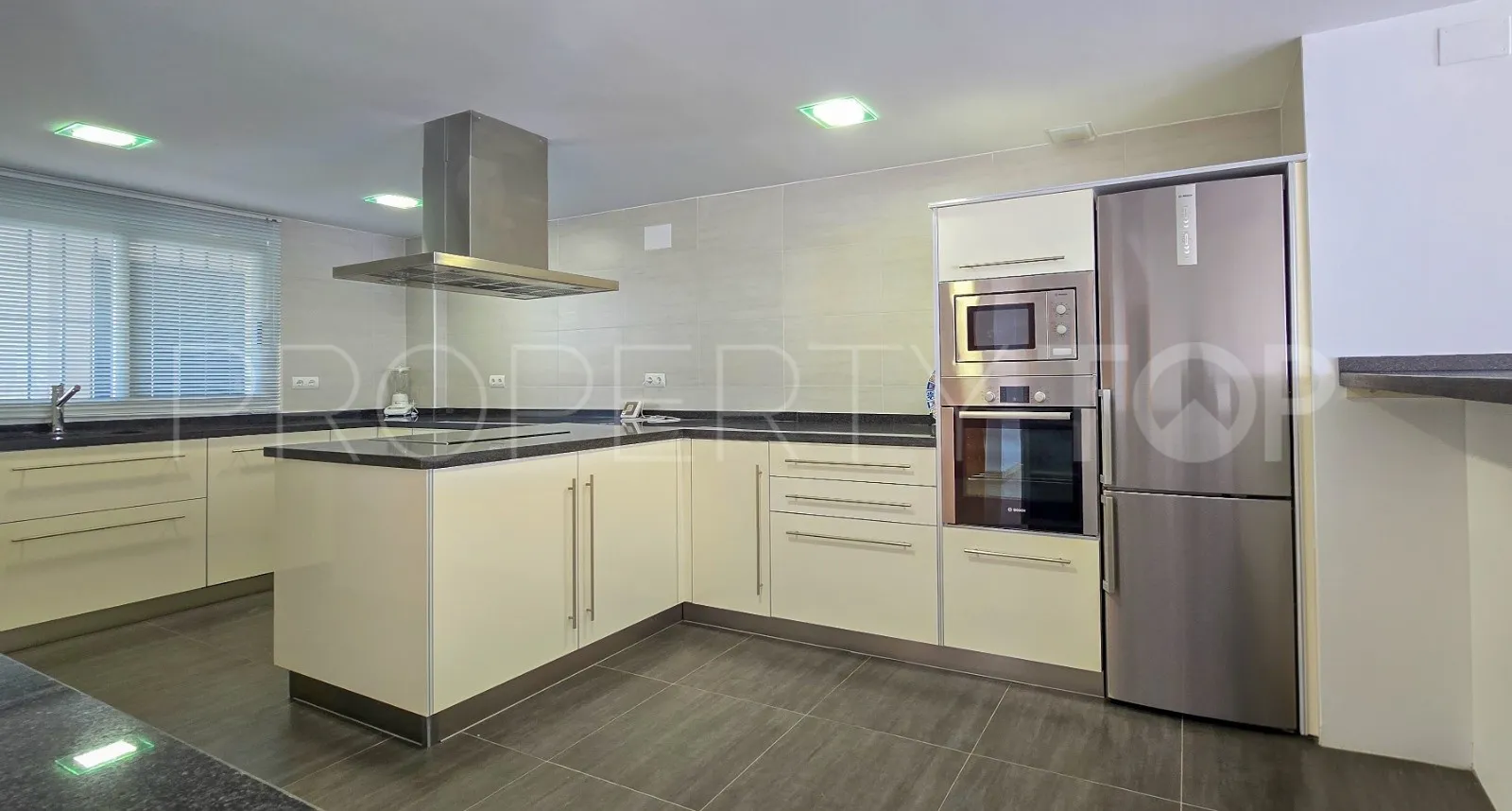 Atico duplex en venta en Guadalmina Alta con 3 dormitorios