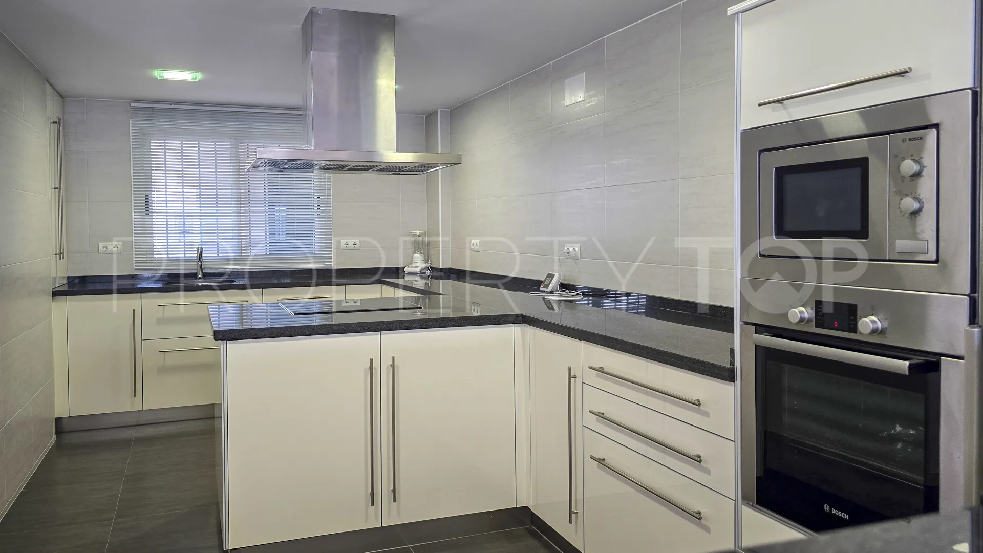 Atico duplex en venta en Guadalmina Alta con 3 dormitorios
