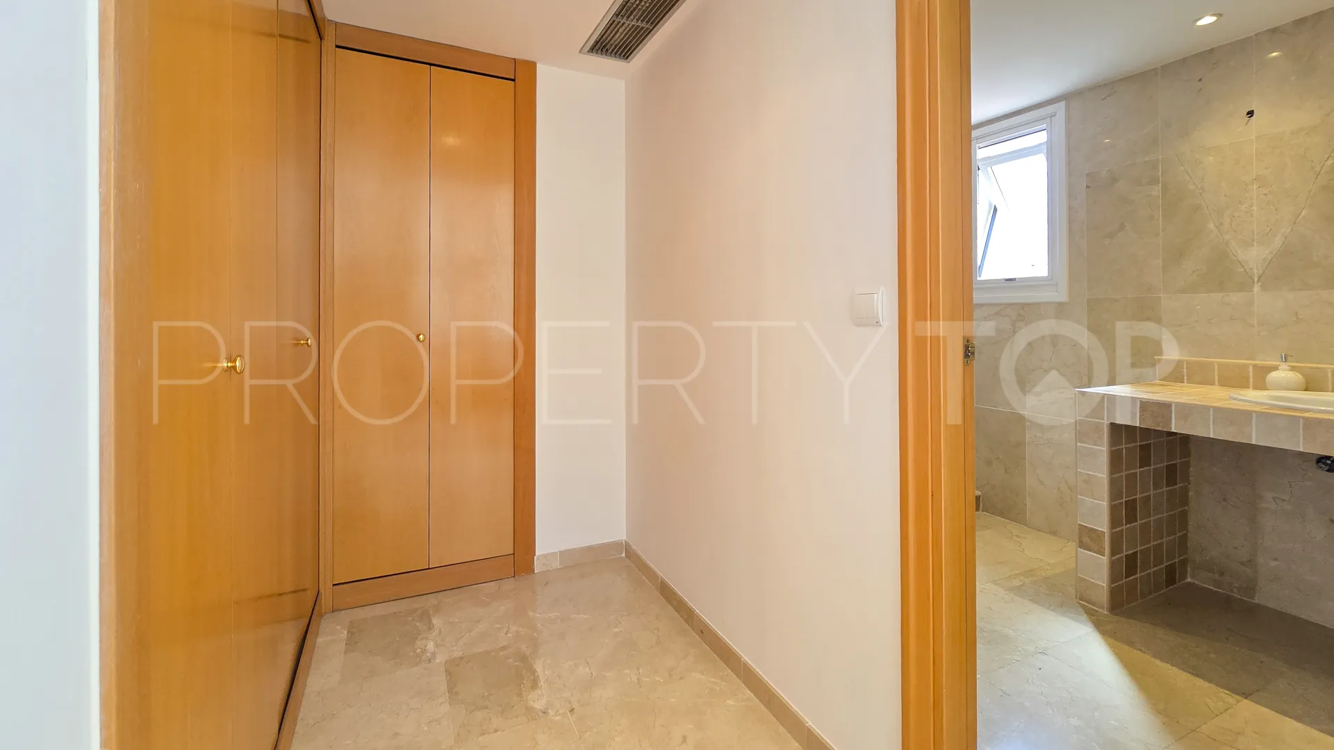 Atico duplex en venta en Guadalmina Alta con 3 dormitorios