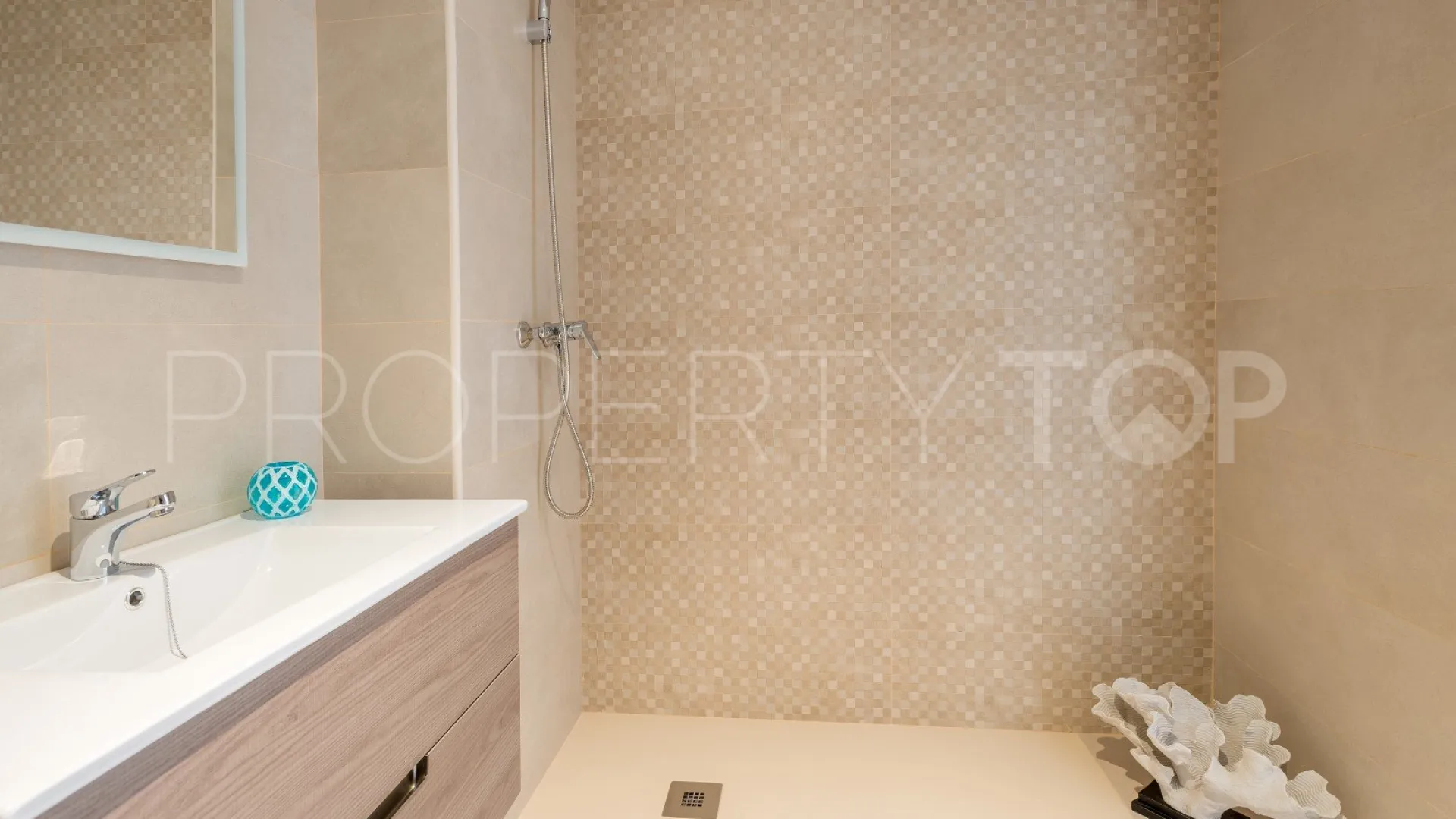 Buy apartment in Nueva Andalucia