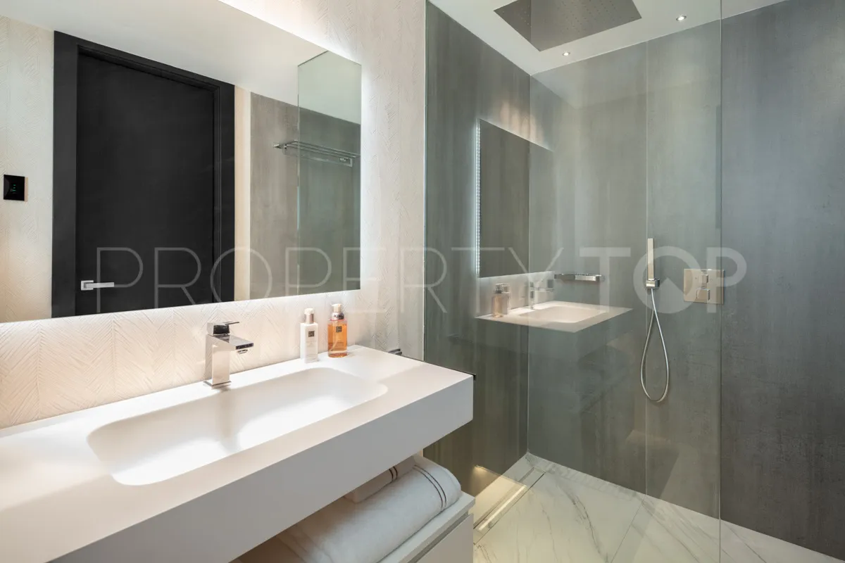 Apartamento en venta con 3 dormitorios en Marbella - Puerto Banus