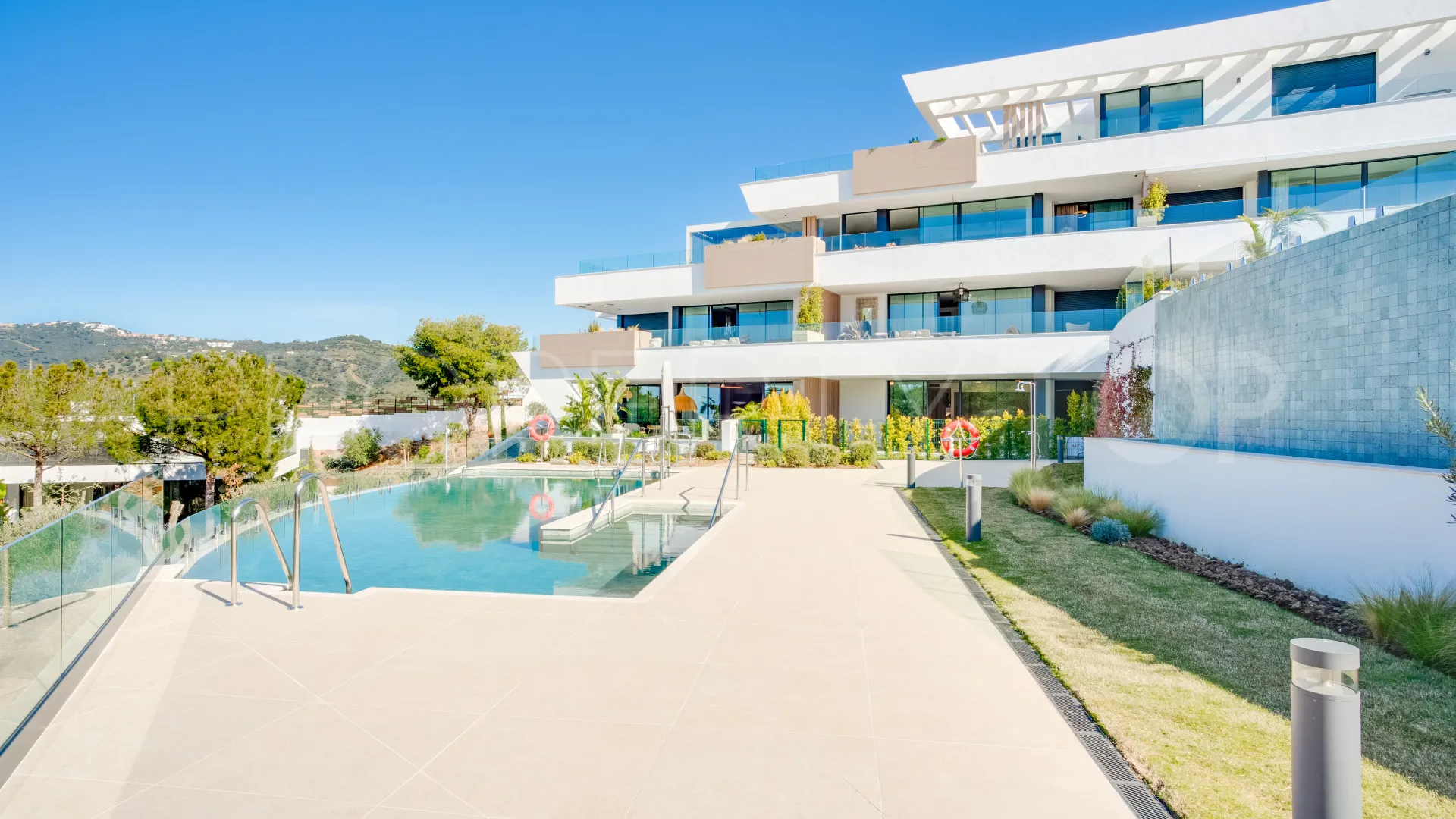 Apartamento en venta de 3 dormitorios en Cabopino