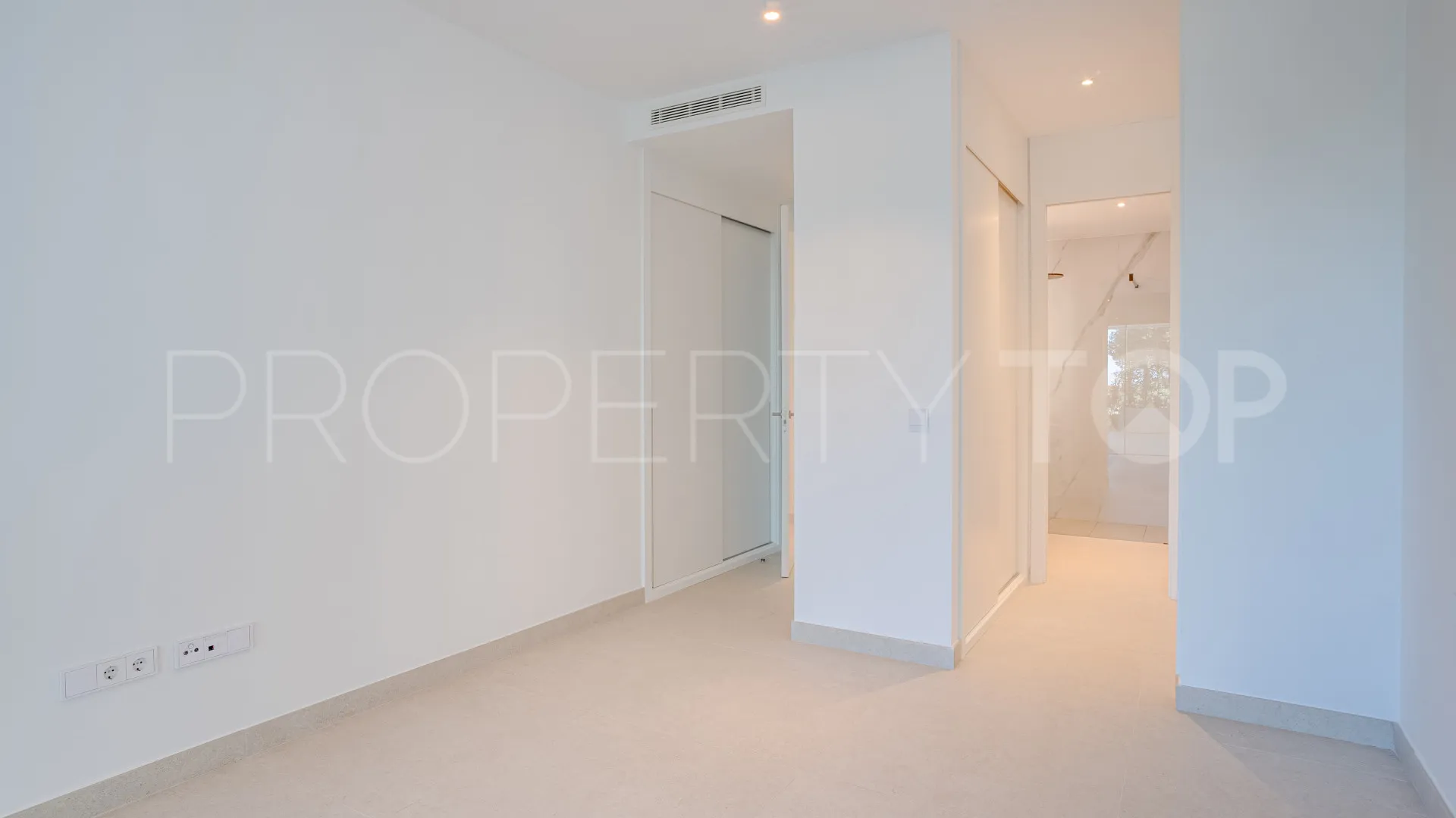 Apartamento en venta de 3 dormitorios en Cabopino