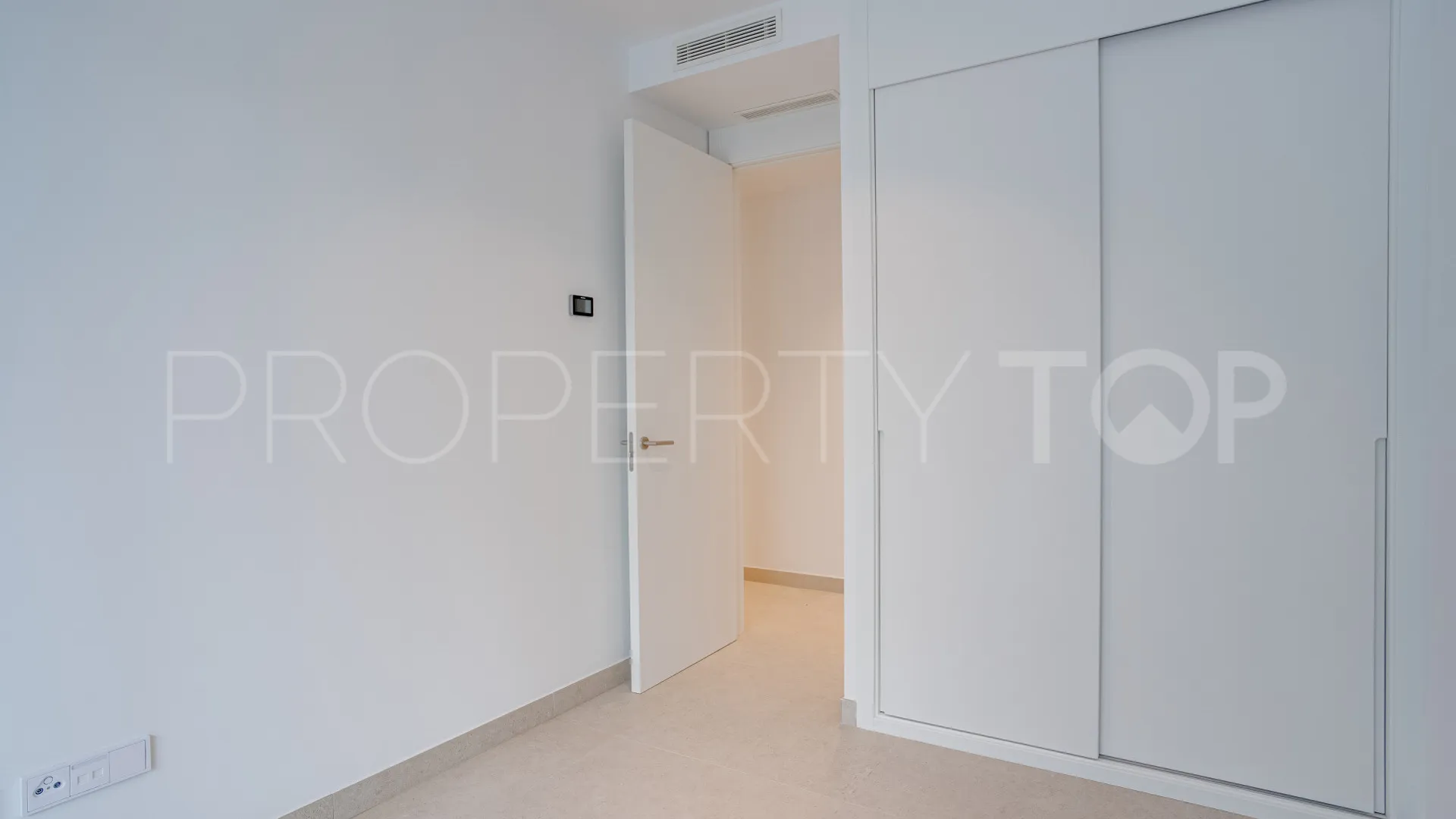 Apartamento en venta de 3 dormitorios en Cabopino