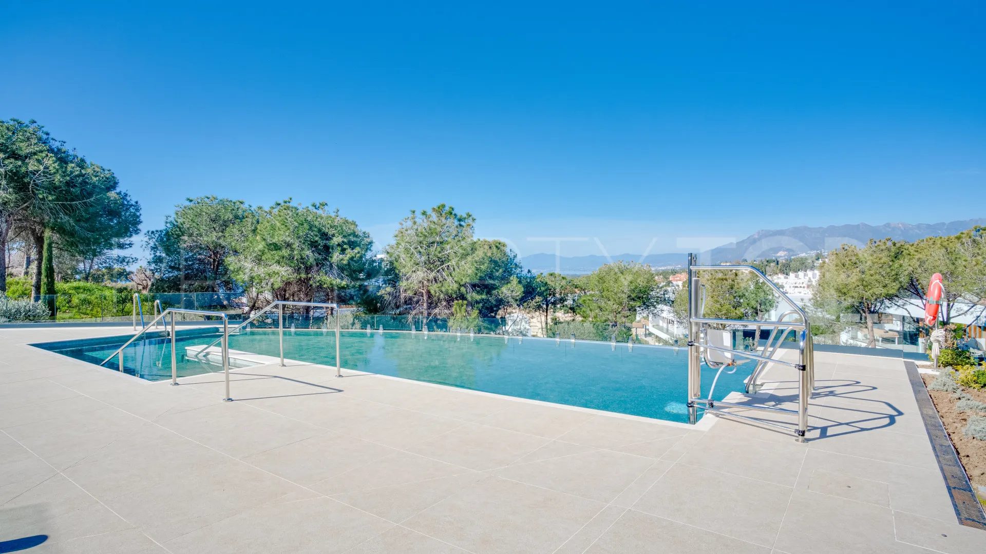 Apartamento en venta de 3 dormitorios en Cabopino
