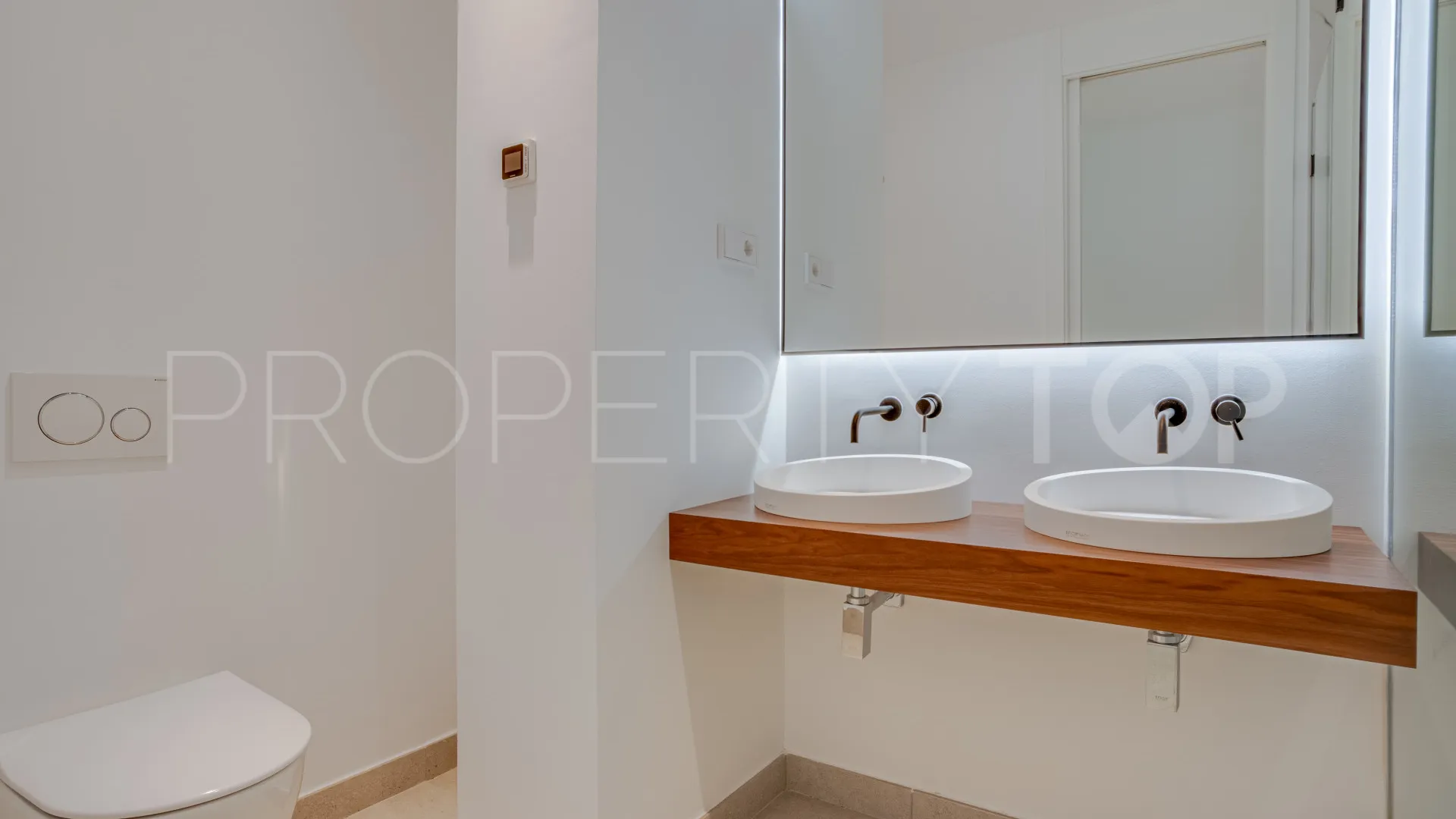 Apartamento en venta de 3 dormitorios en Cabopino