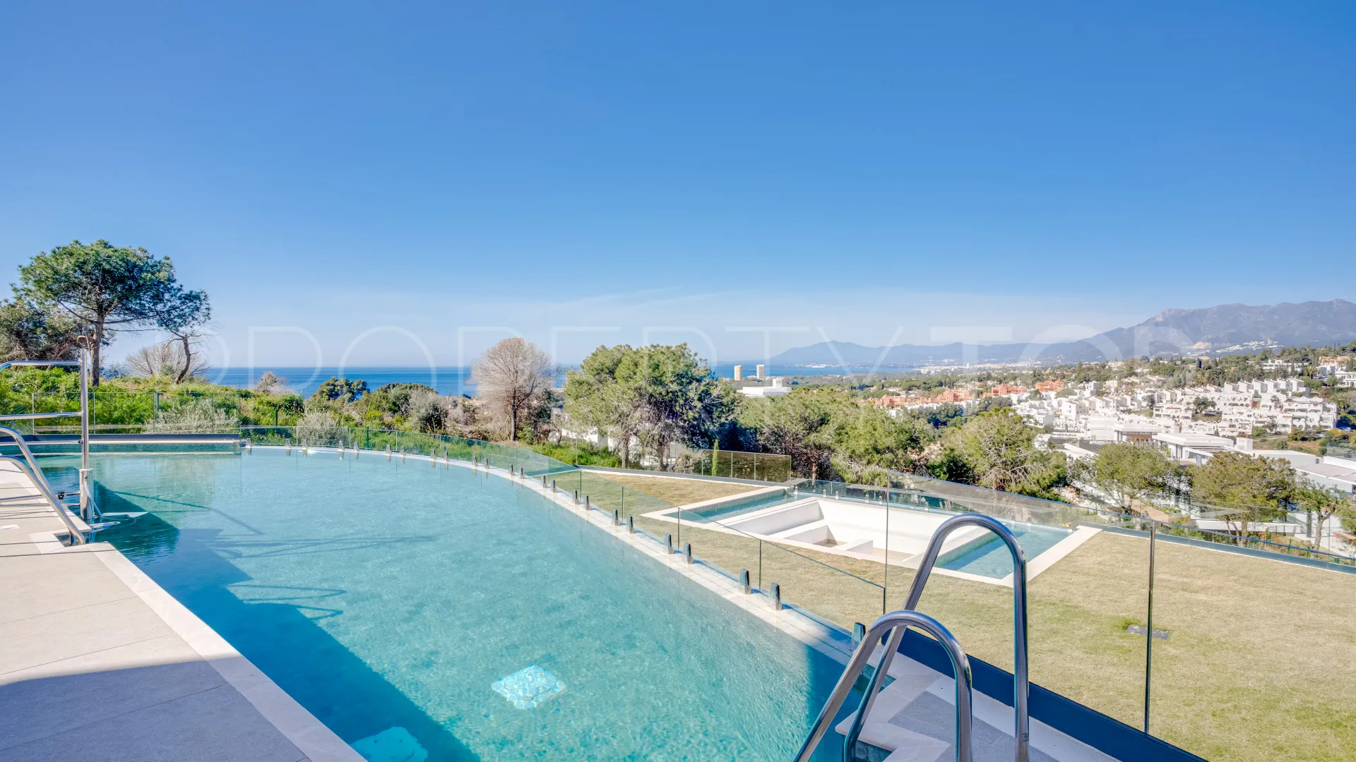 Apartamento en venta de 3 dormitorios en Cabopino