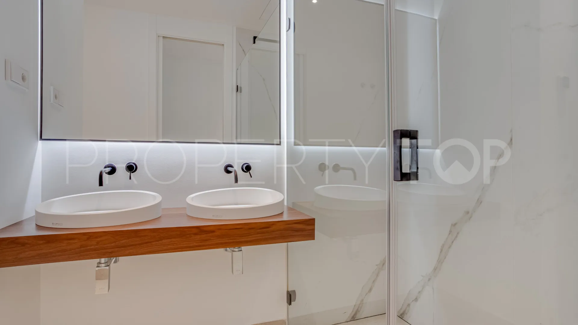 Apartamento en venta de 3 dormitorios en Cabopino