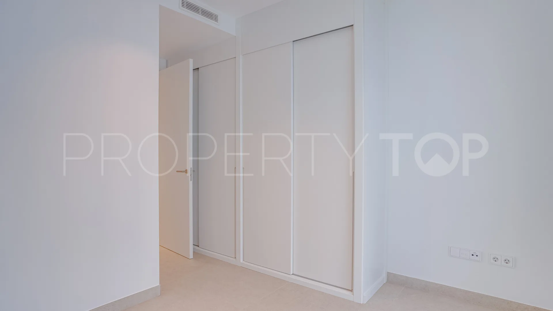 Apartamento en venta de 3 dormitorios en Cabopino