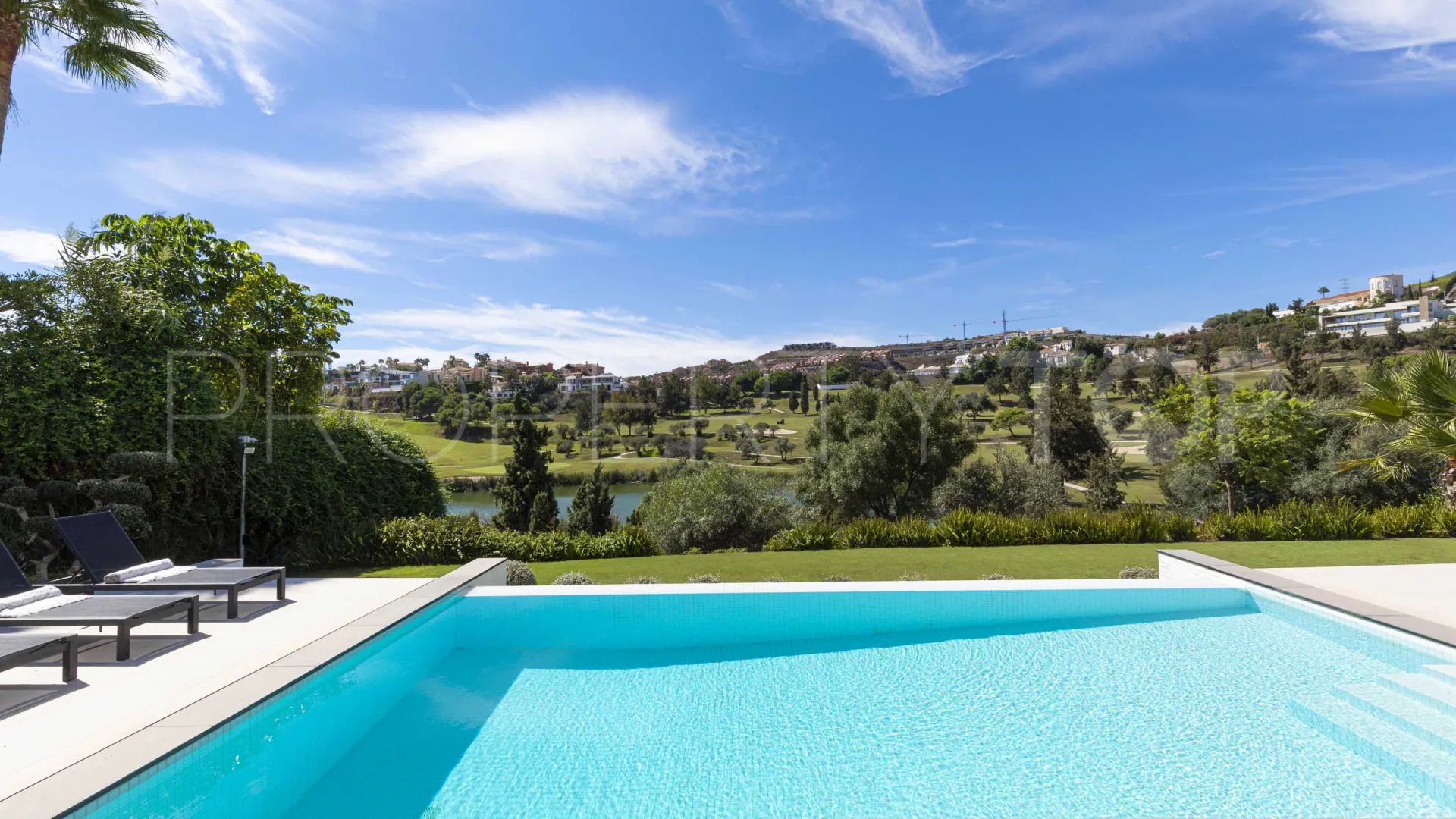 Buy villa in La Alqueria with 5 bedrooms