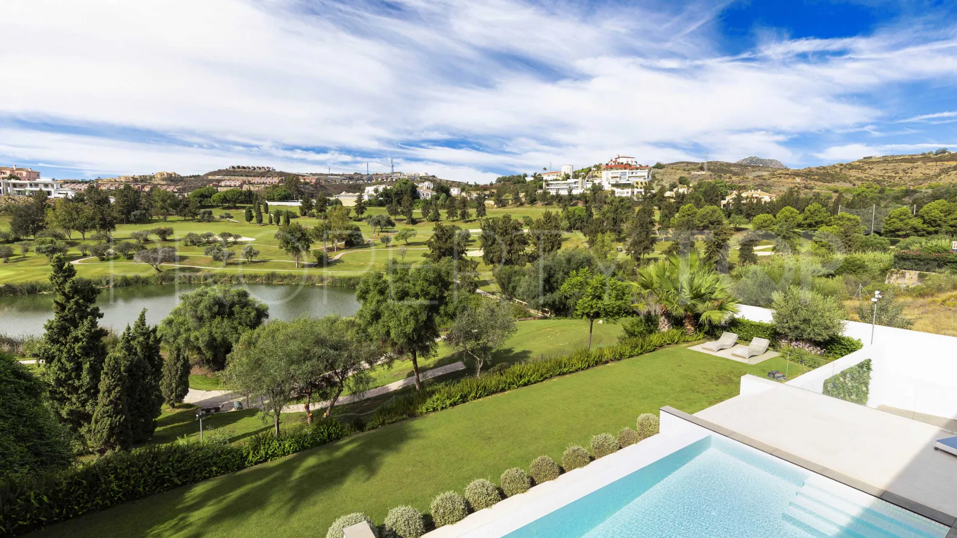 Buy villa in La Alqueria with 5 bedrooms