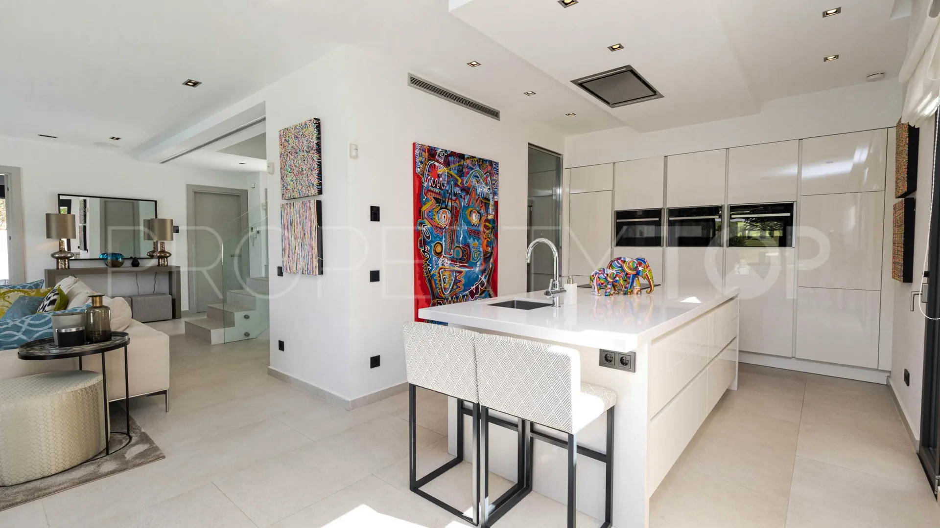 Buy villa in La Alqueria with 5 bedrooms