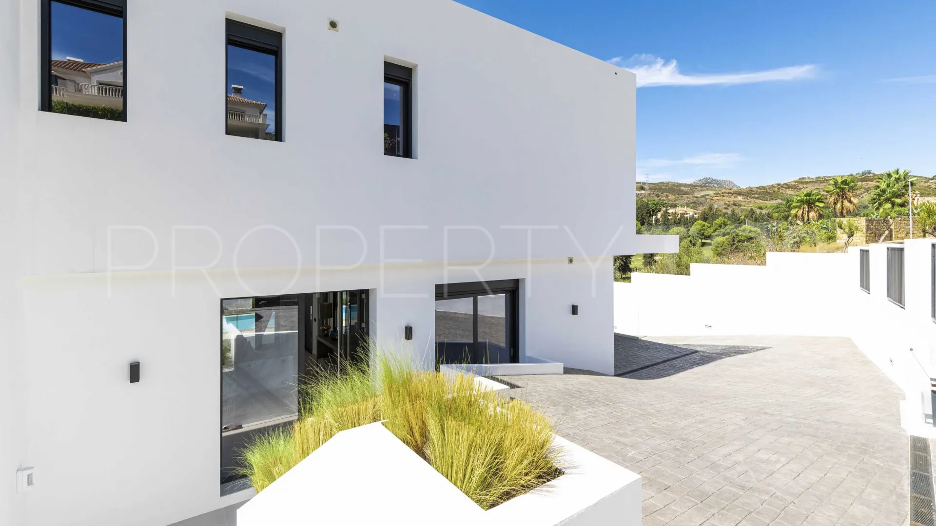 Buy villa in La Alqueria with 5 bedrooms