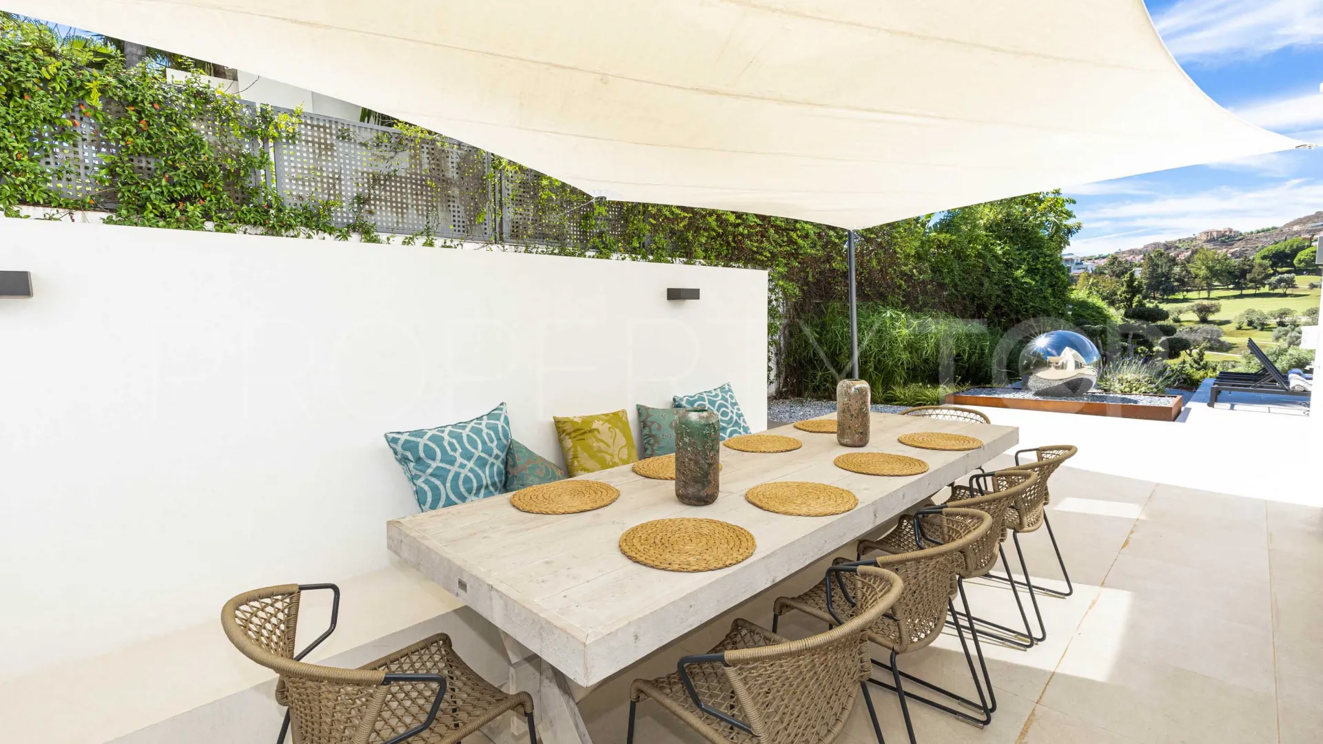 Buy villa in La Alqueria with 5 bedrooms