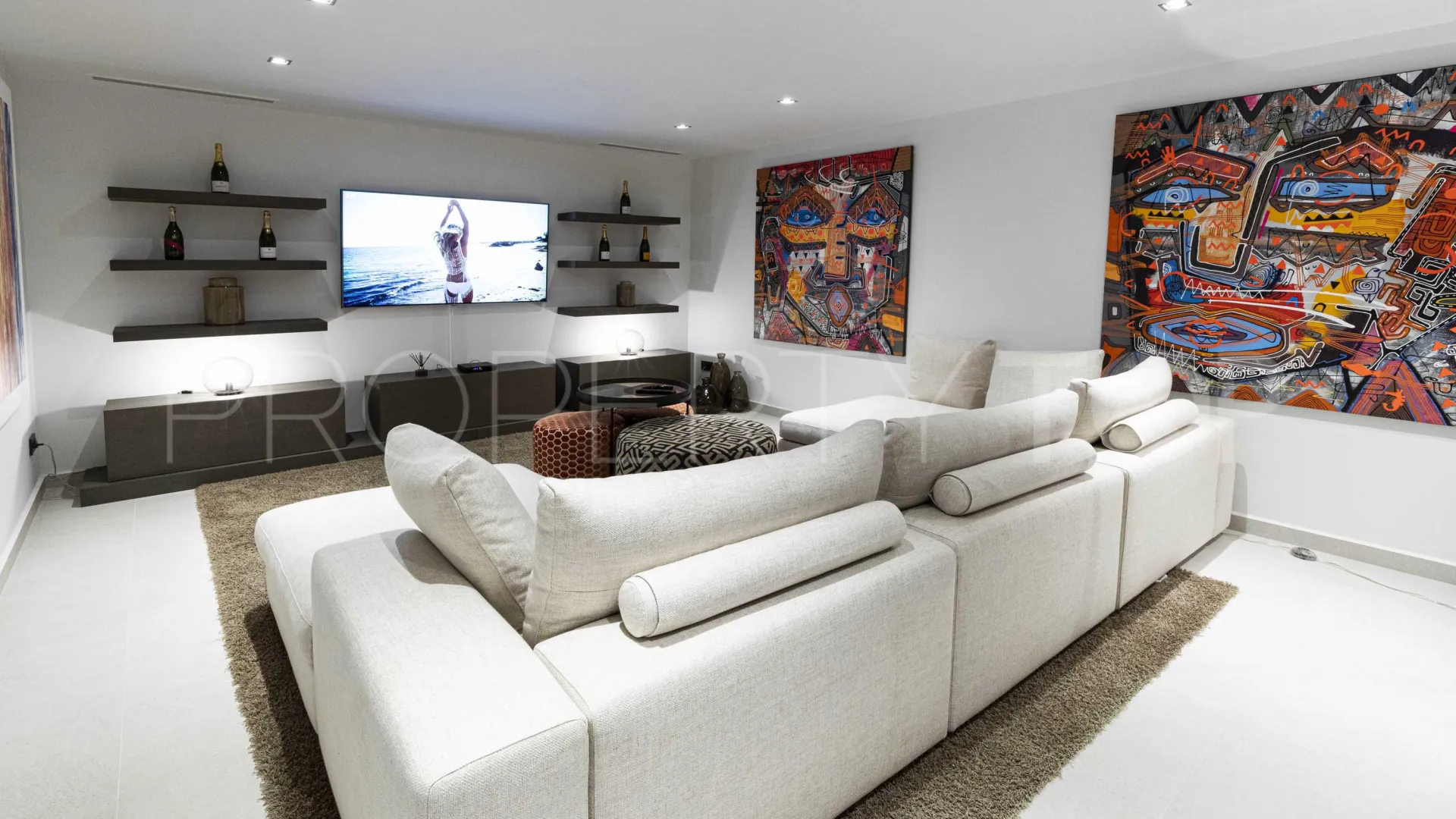 Buy villa in La Alqueria with 5 bedrooms