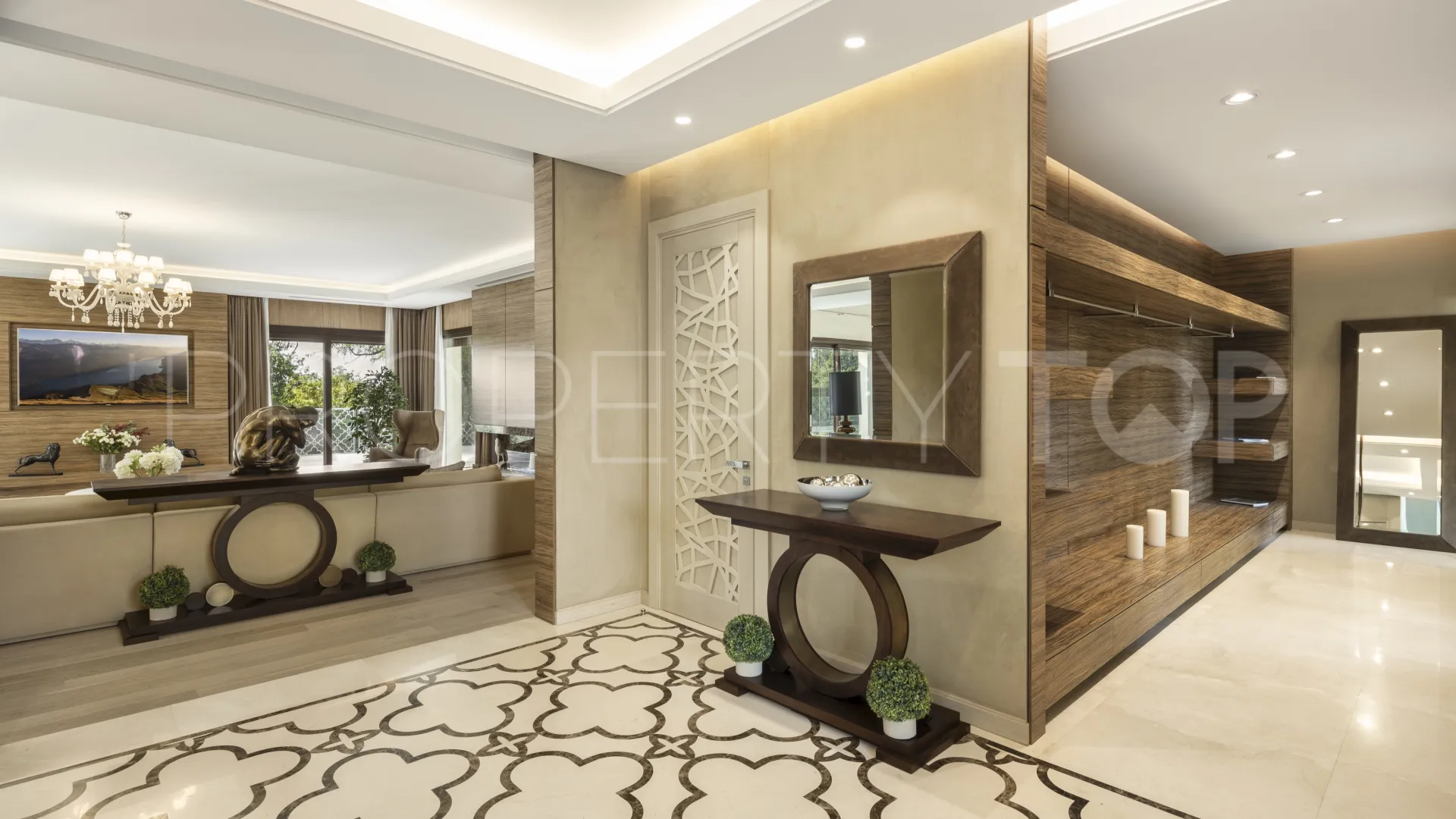 Villa de 5 dormitorios a la venta en Nueva Andalucia