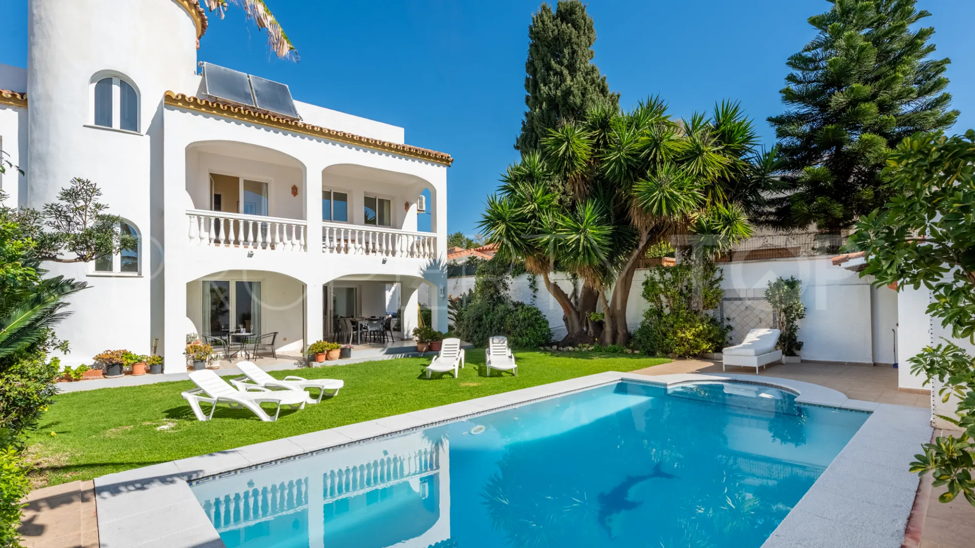 Villa for sale in Linda Vista Baja