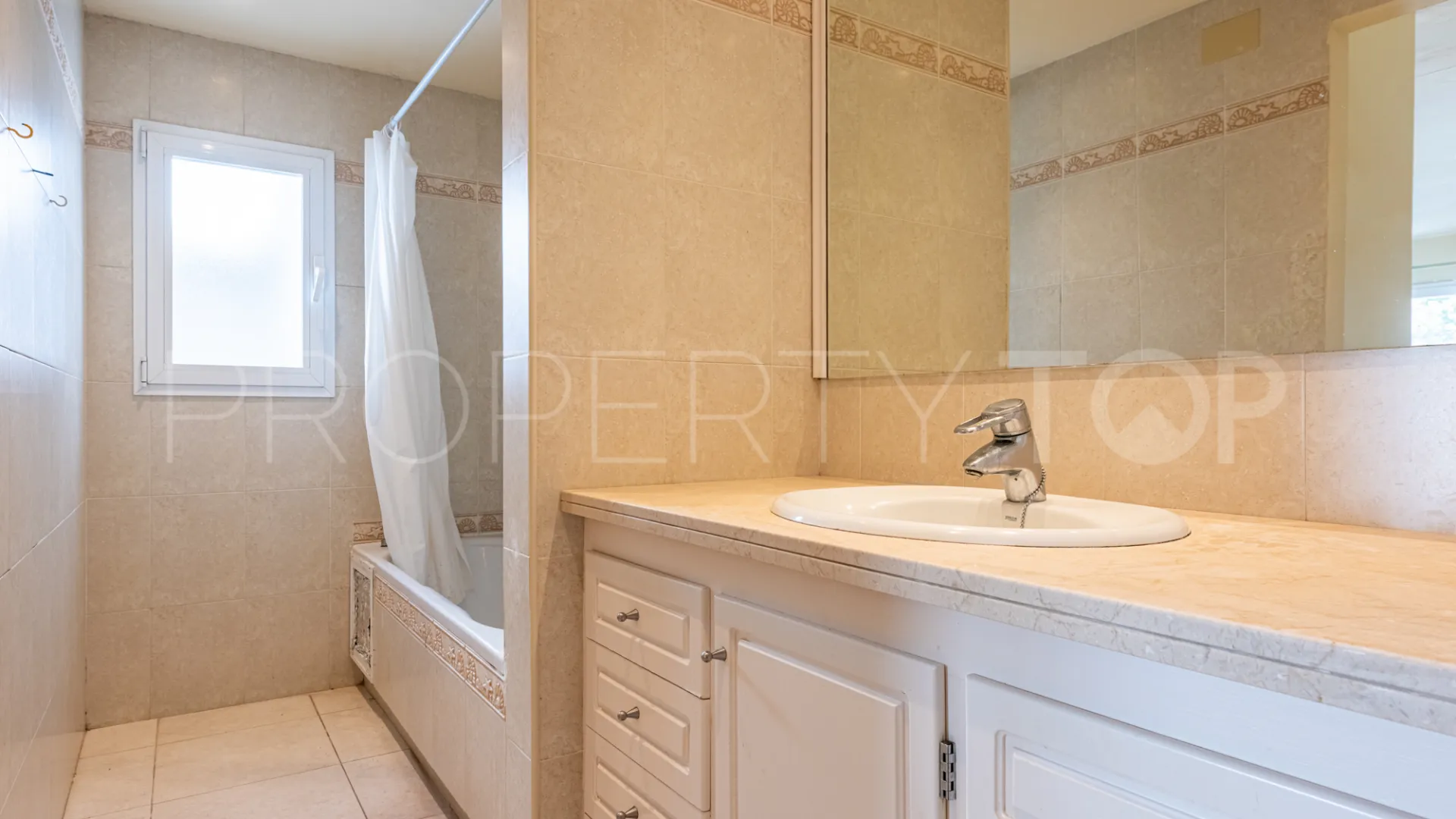 Villa for sale in Linda Vista Baja