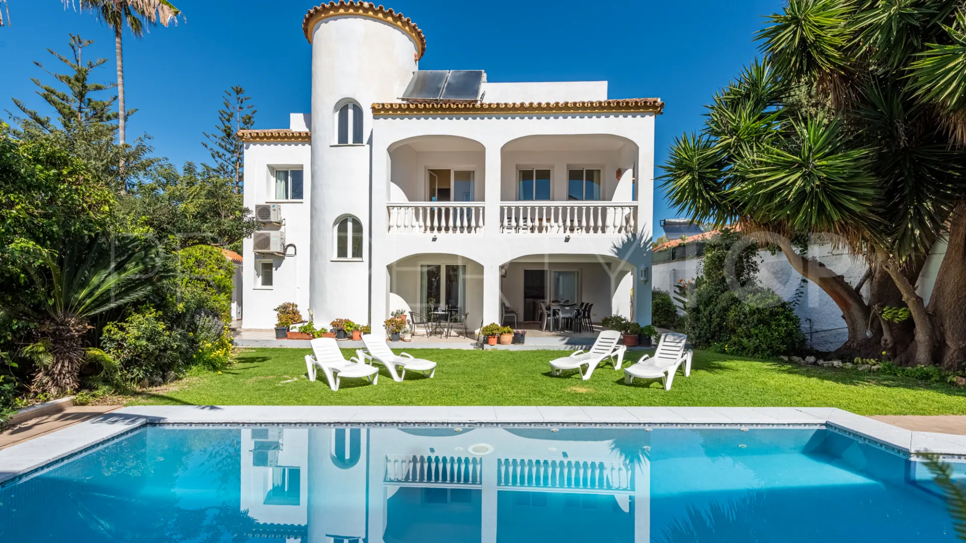 Villa for sale in Linda Vista Baja