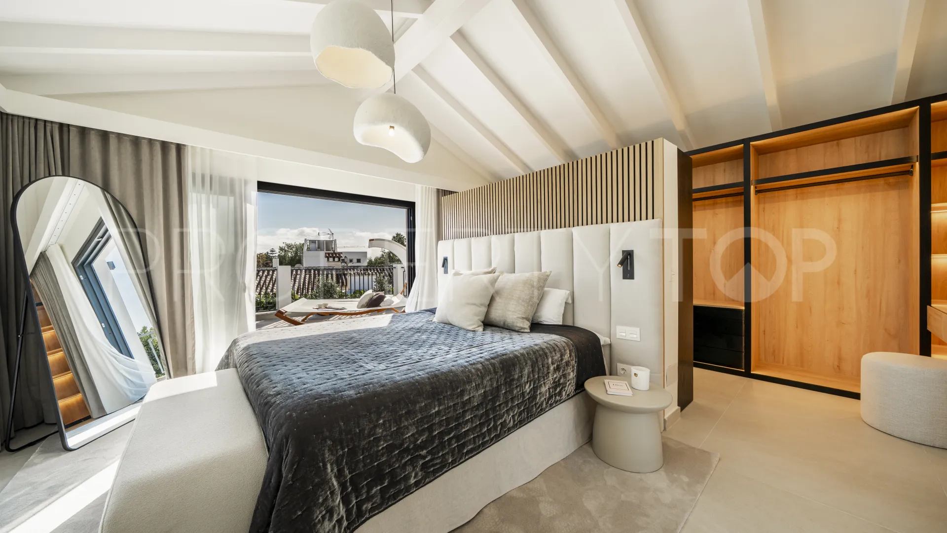 Villa a la venta en Linda Vista Baja con 5 dormitorios
