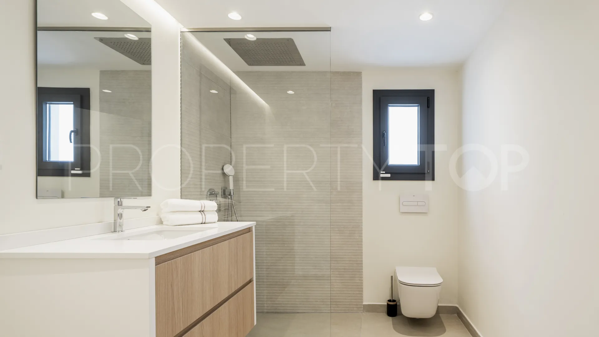 Villa a la venta en Linda Vista Baja con 5 dormitorios
